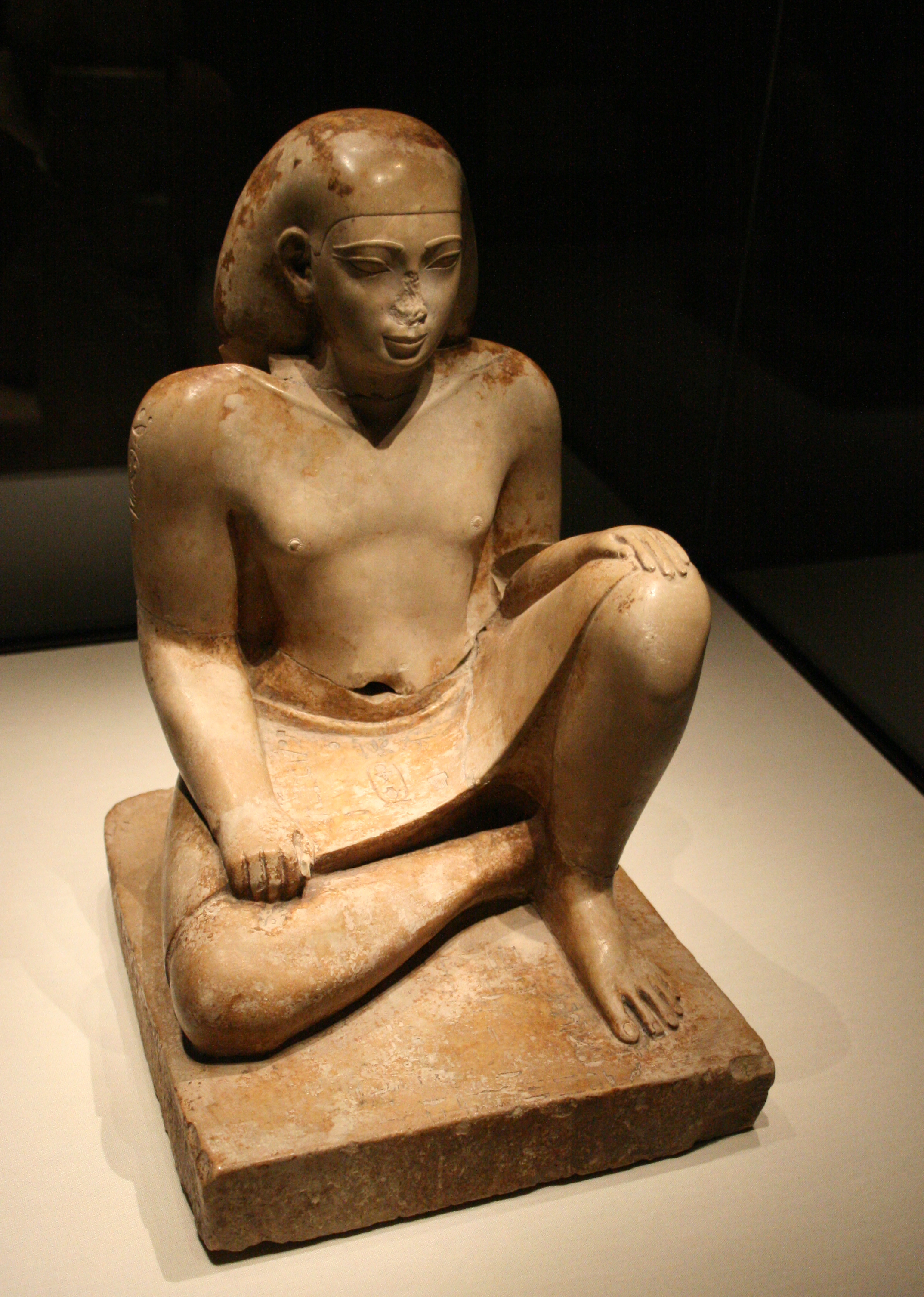 Statue of Bes, an Egyptian official (Gulbenkian Museum, photo by Szilas)