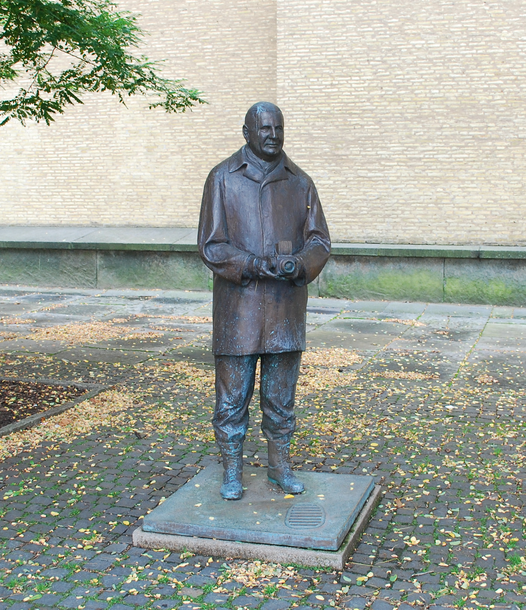 Statue of Victor Hasselblad