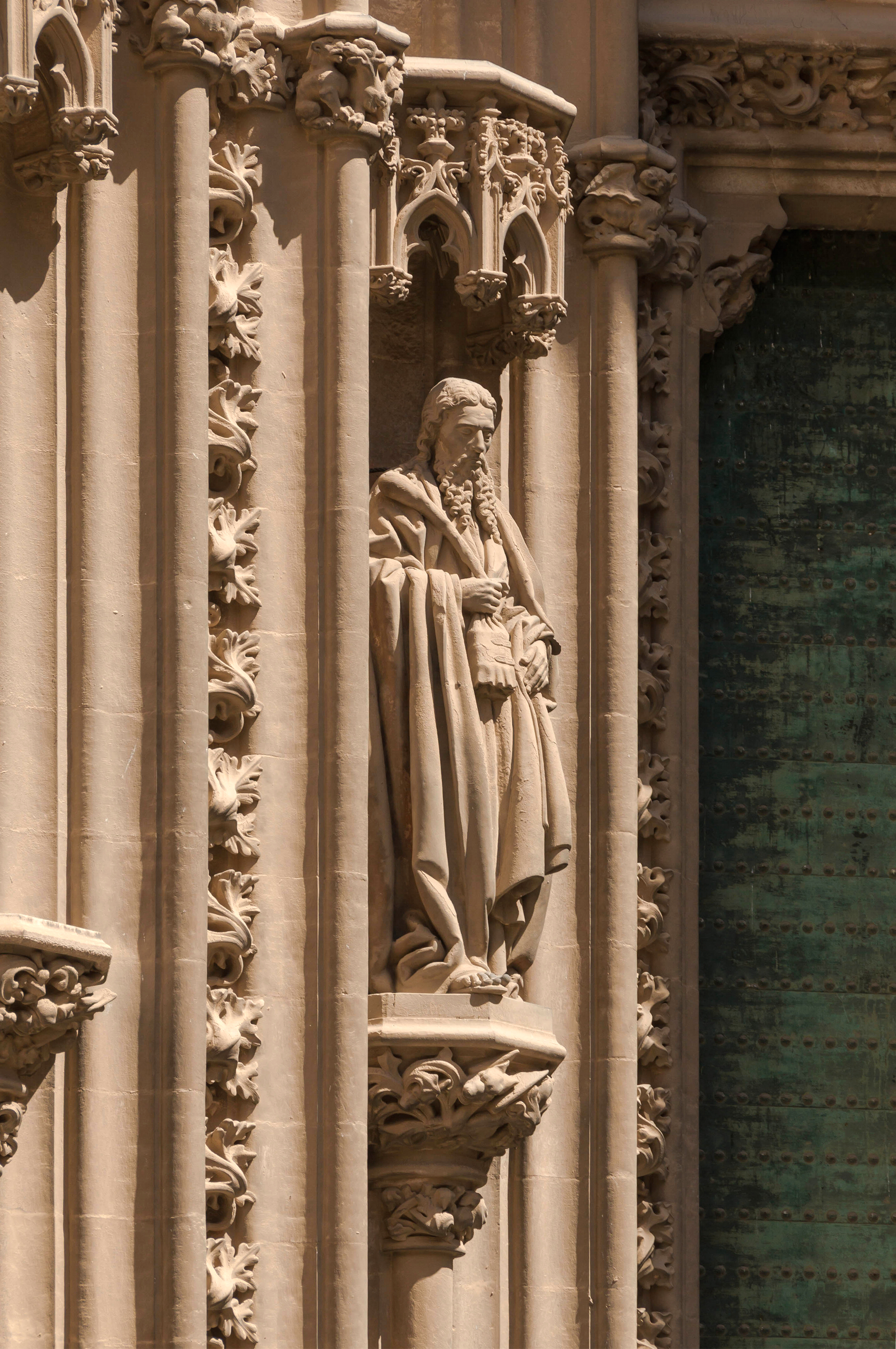 Statue Saint Jude portail cathédrale Séville Espagne