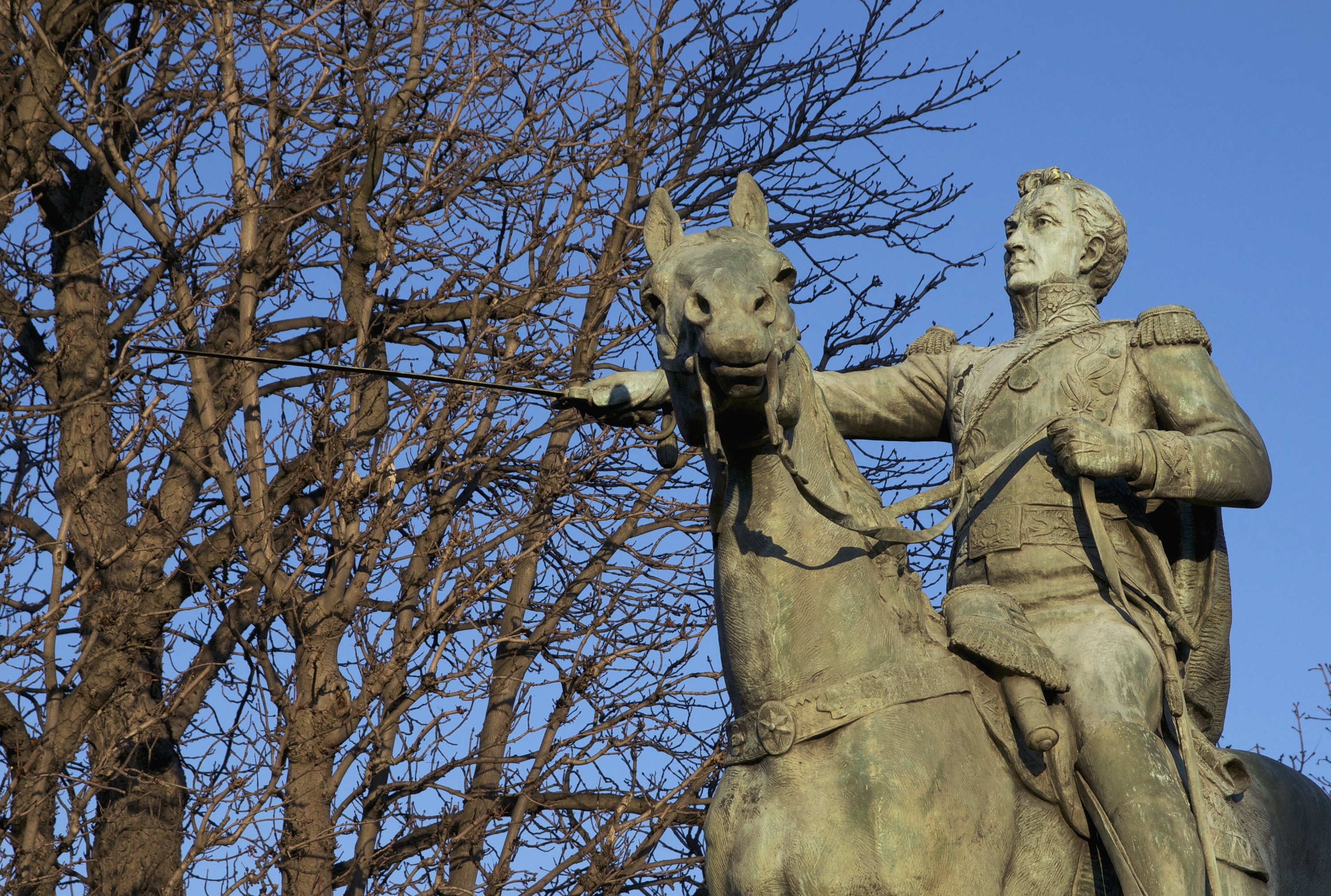 Statue Simon Bolivar Paris
