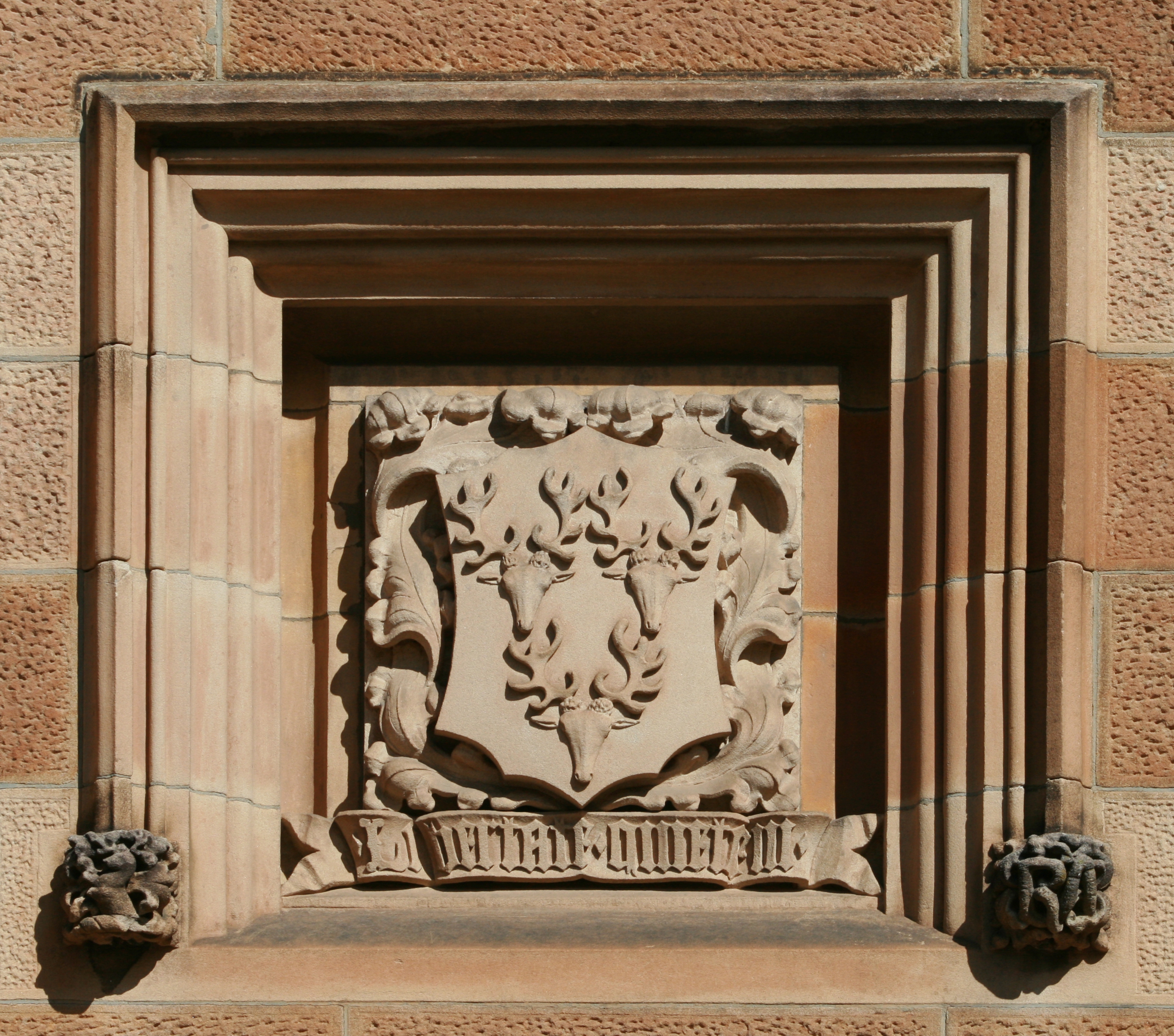SydneyUniversity GreatHall SandstoneCrest 5