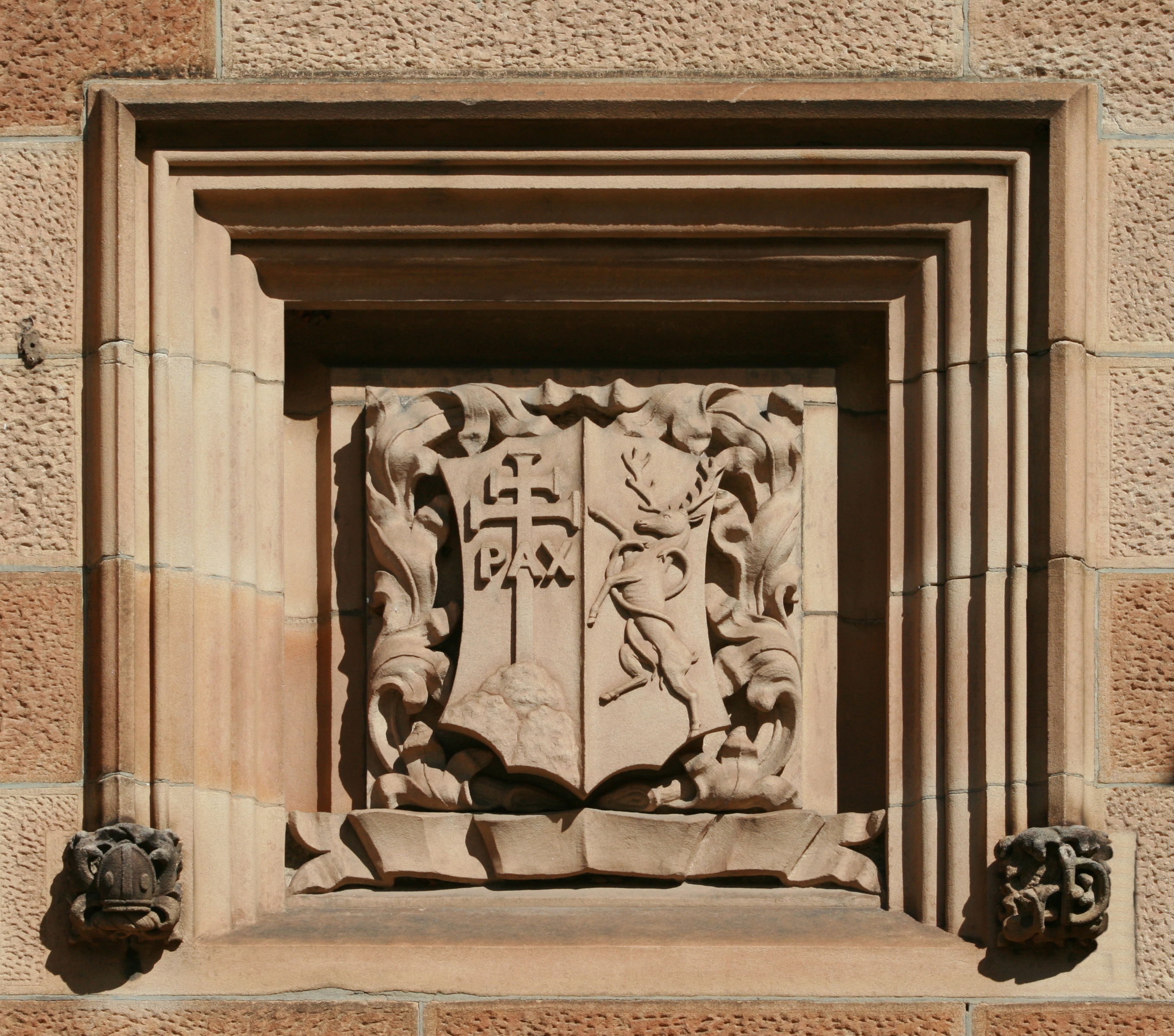 SydneyUniversity GreatHall SandstoneCrest 6
