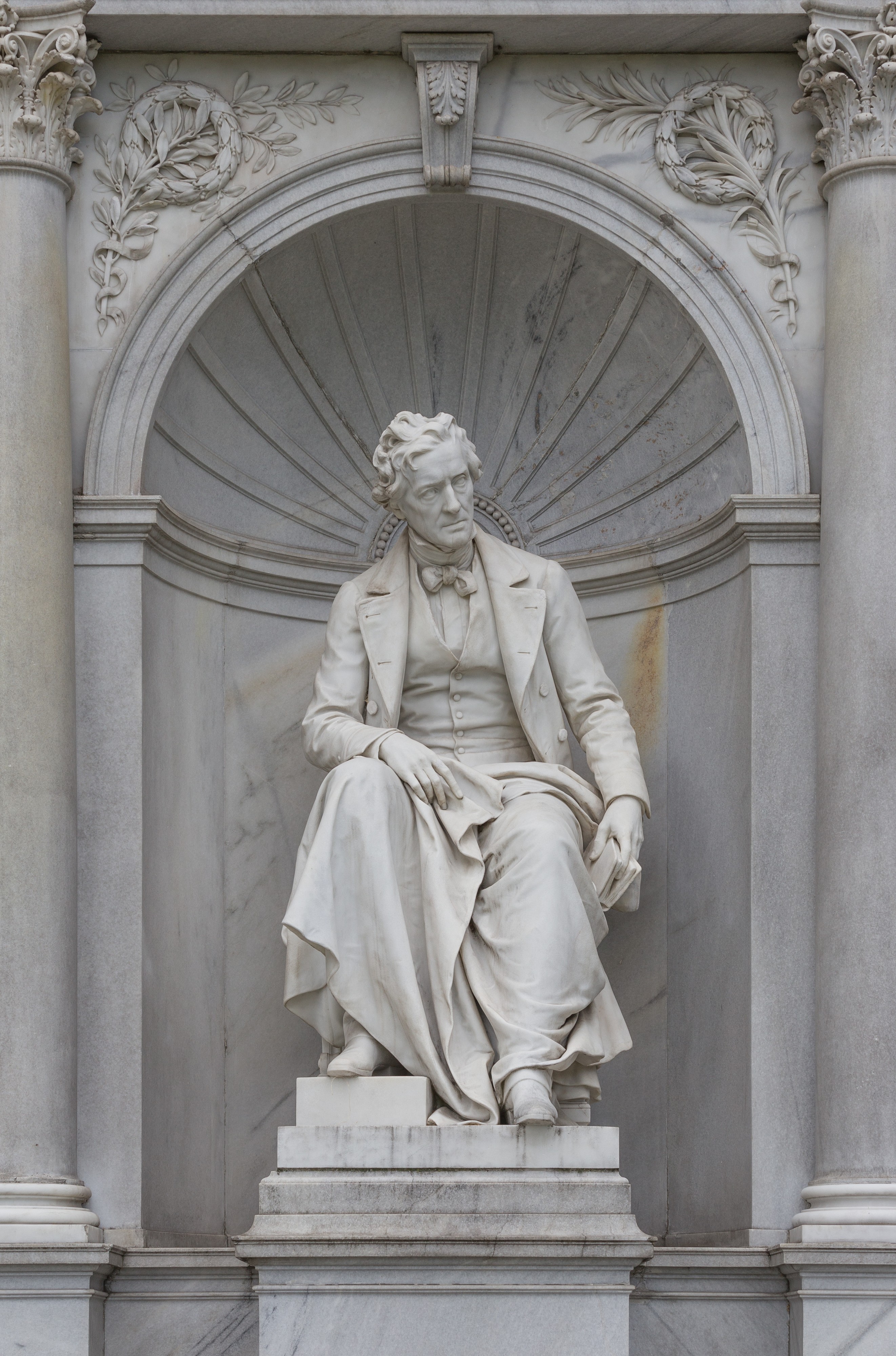 AT 20127 Grillparzer monument, Volksgarten Vienna - by Carl Kundmann-6639