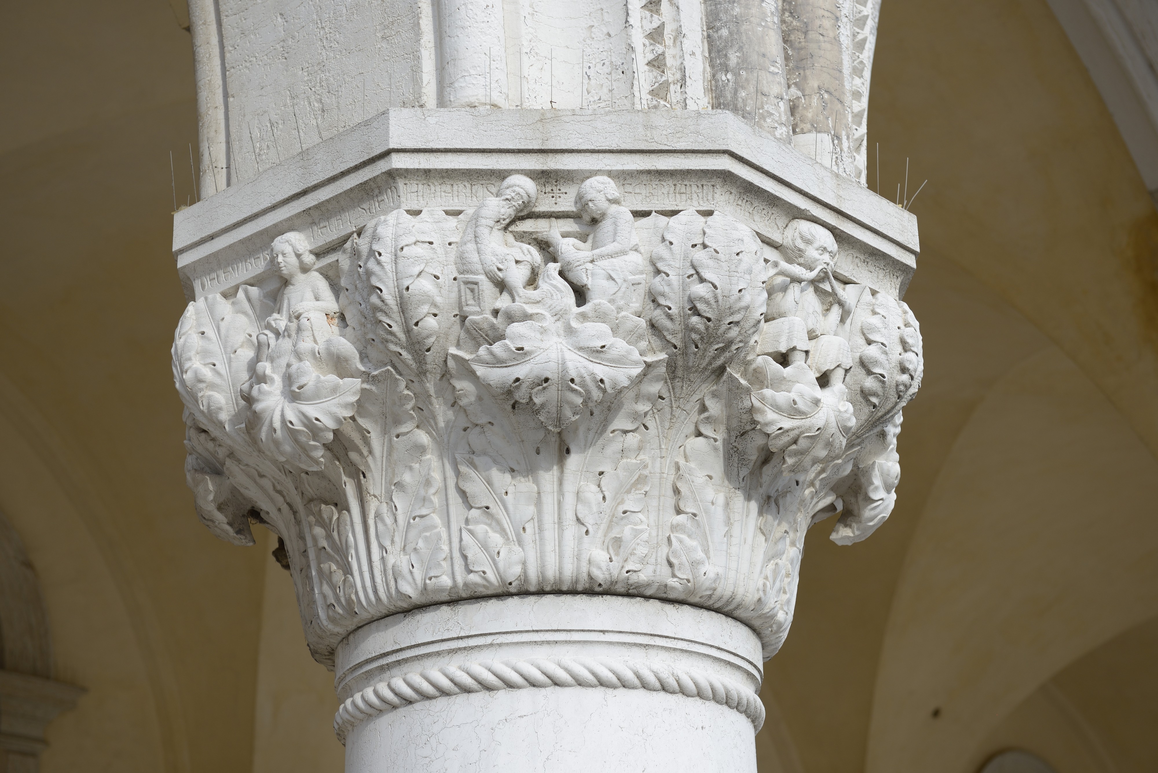 Capital in DogesPalace Venice 2