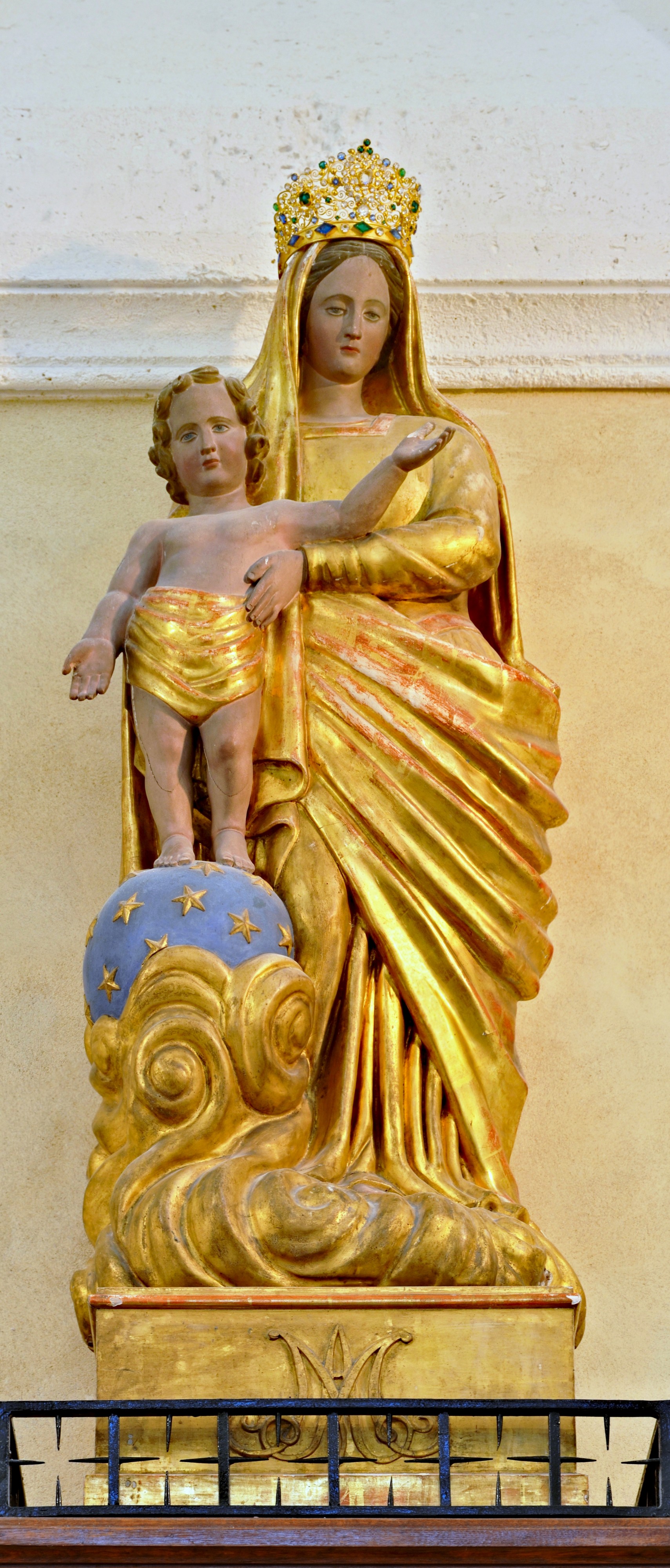 Chalais 16 Chapelle N.D. Vierge à l'enfant 2013