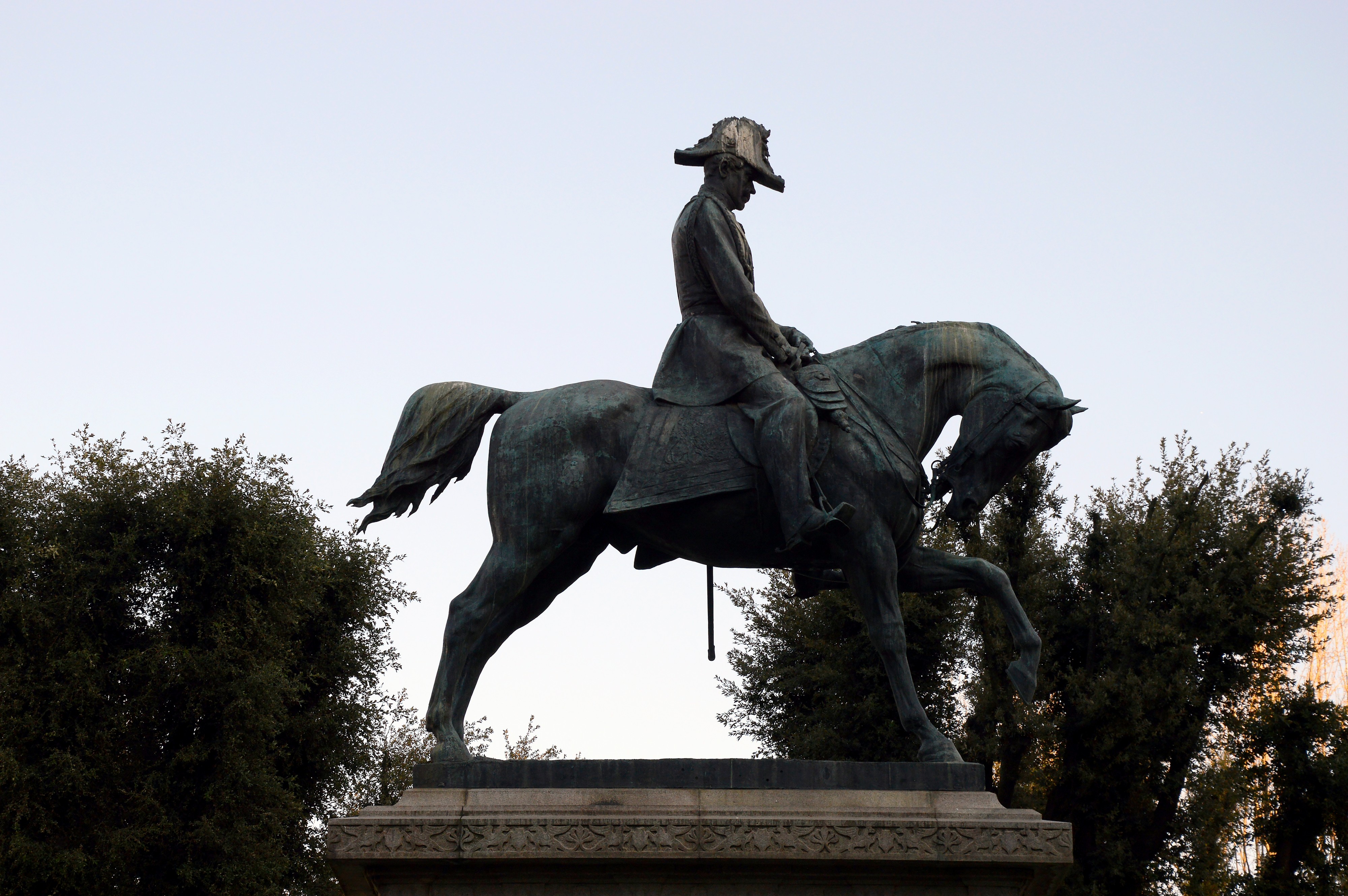 Equestrian statue of Carlo Alberto (Rome) - Lateral view