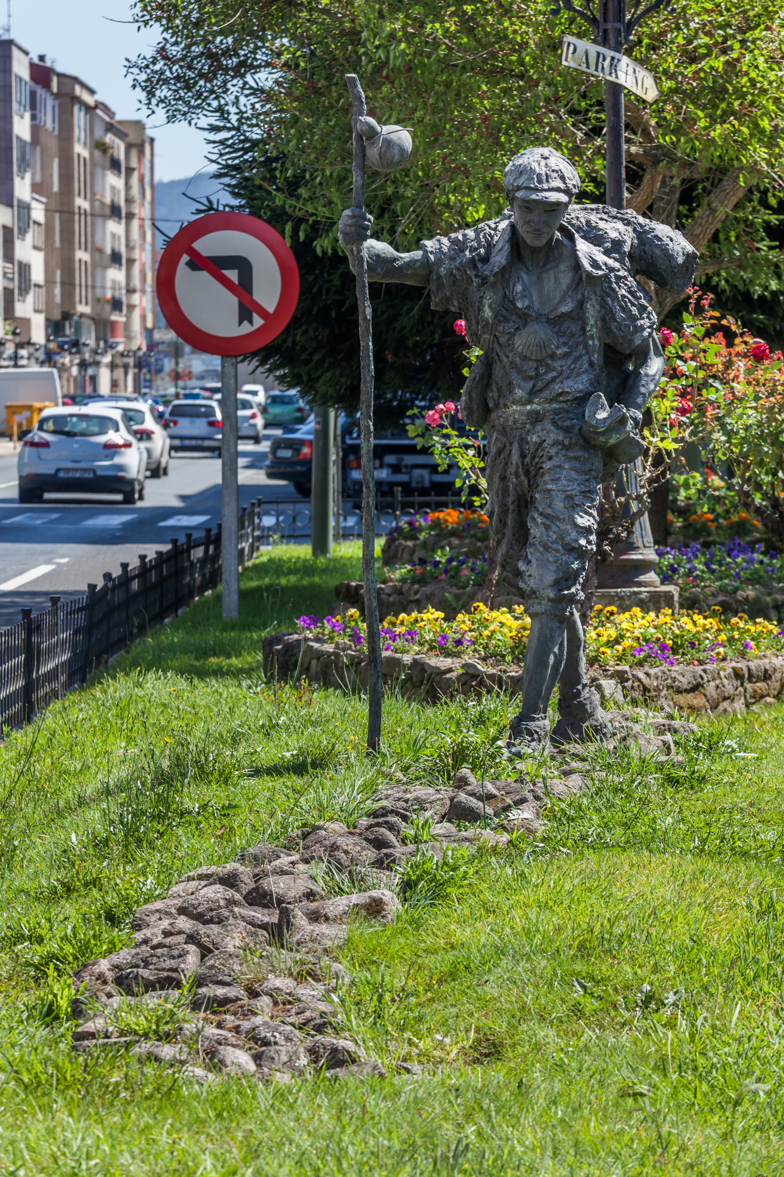 Escultura ao pelegrino. Padrón. Galiza