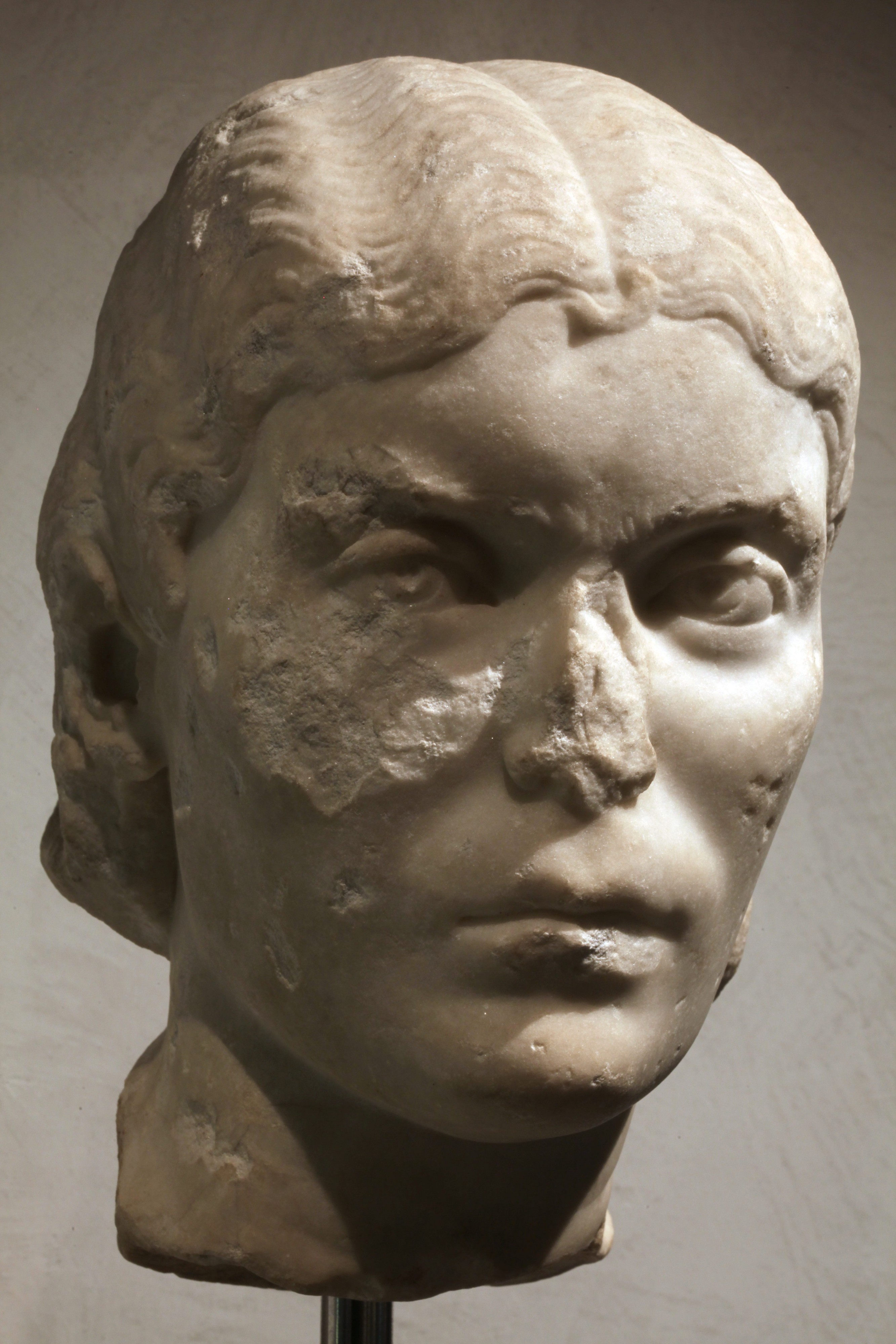 Female head MBA Lyon E112-3 IMG 0583