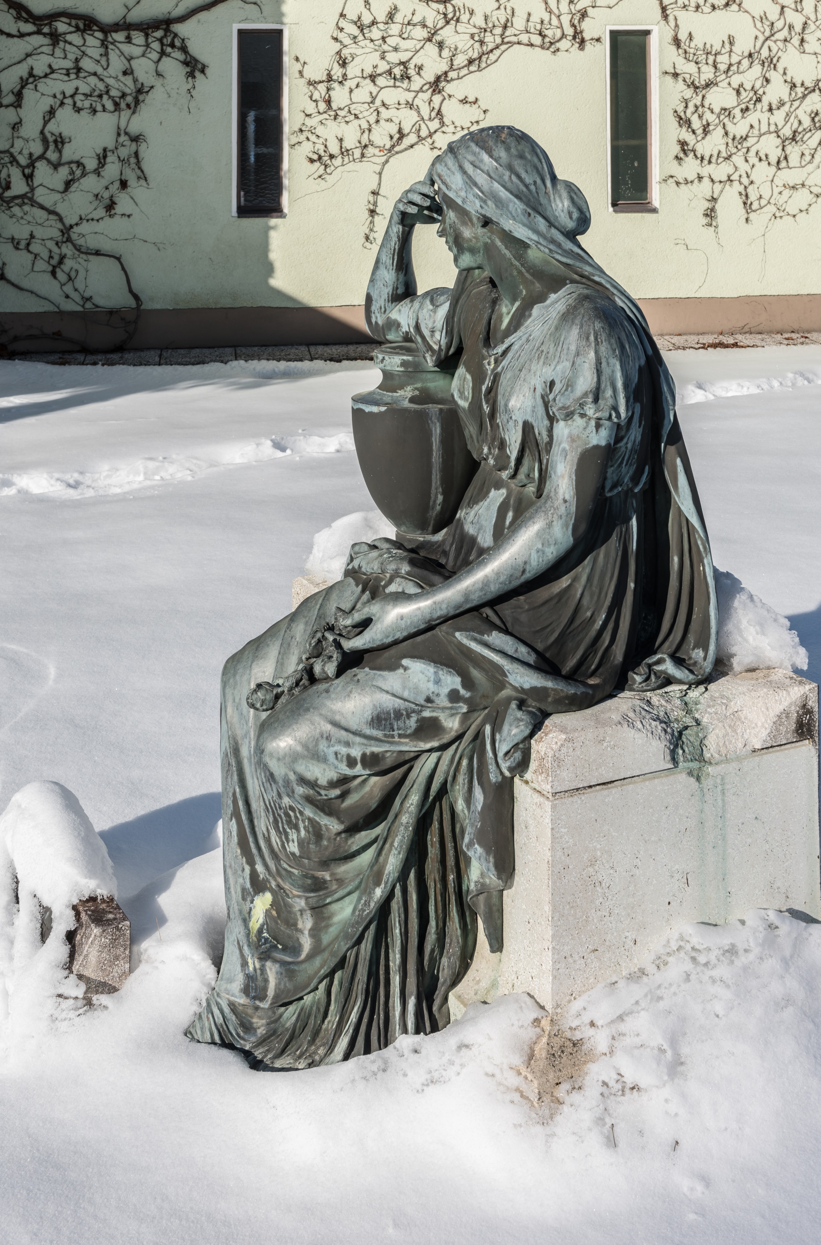 Ferlach Parkfriedhof Skulptur Die Trauernde 28012017 6218