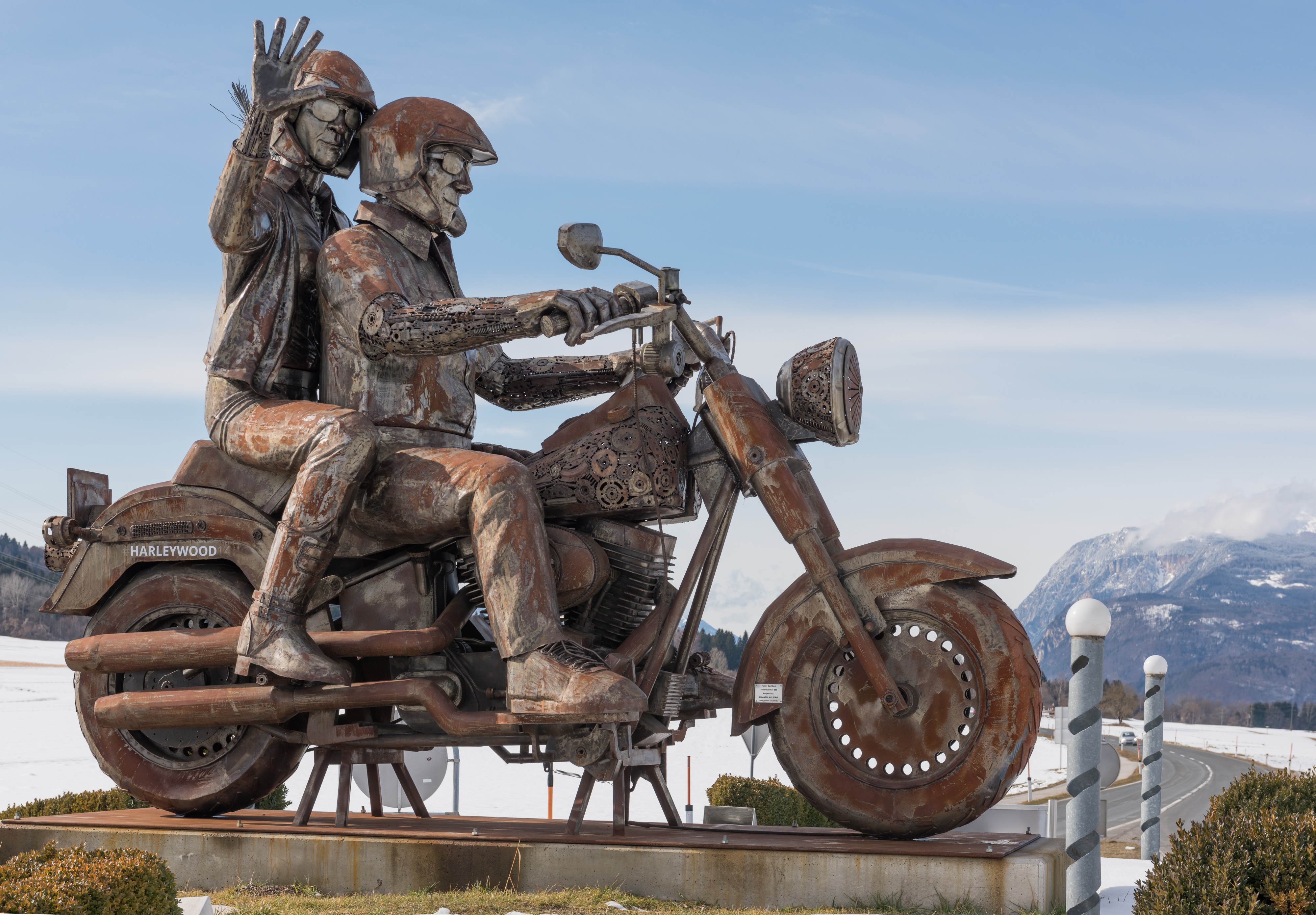 Finkenstein Faak am See Kreisverkehr Rosental Strasse Bikermonument 20022016 0601