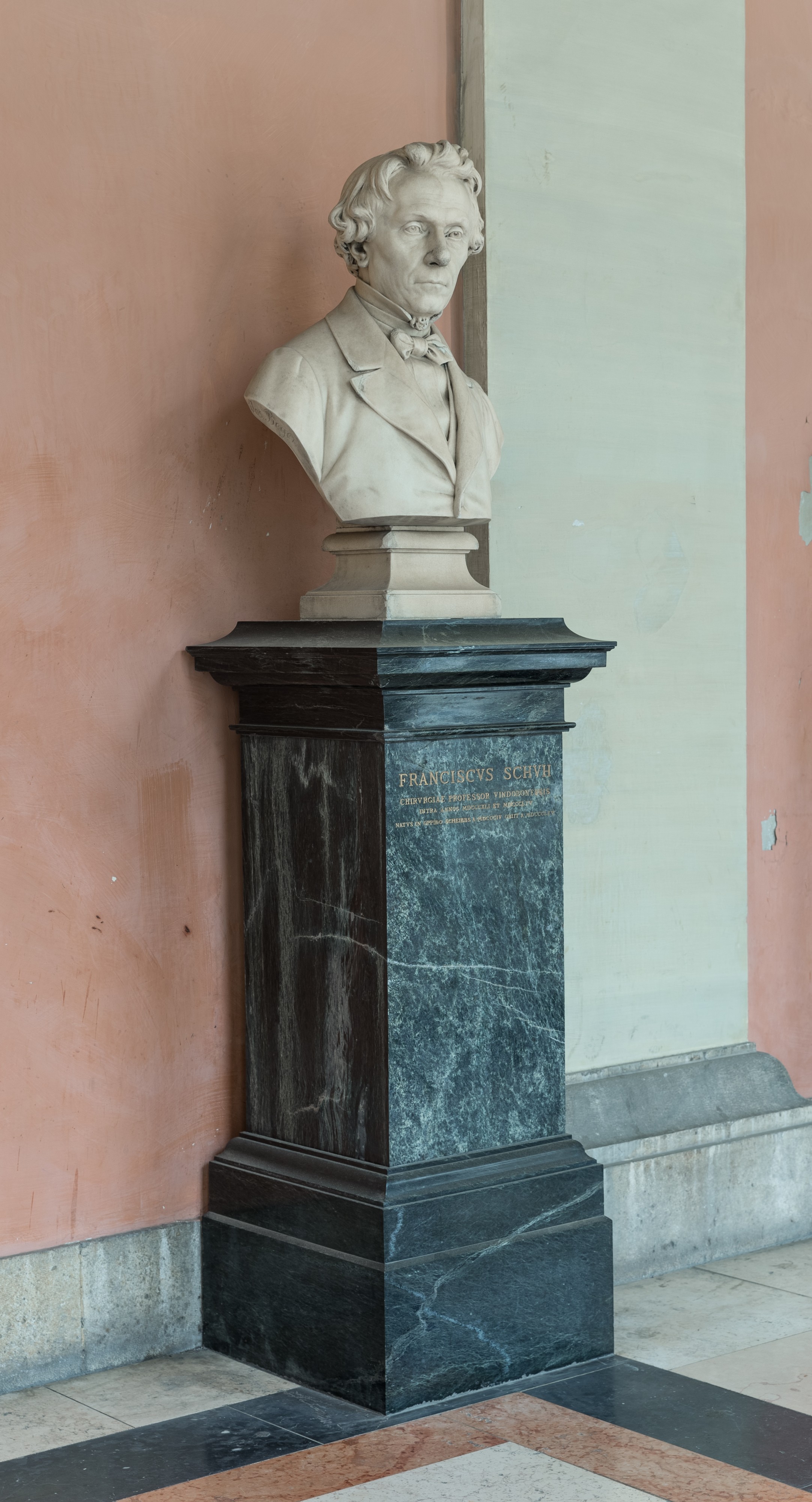 Franz Schuh (1865-1935), Nr. 115, bust (marble) in the Arkadenhof of the University of Vienna 2592