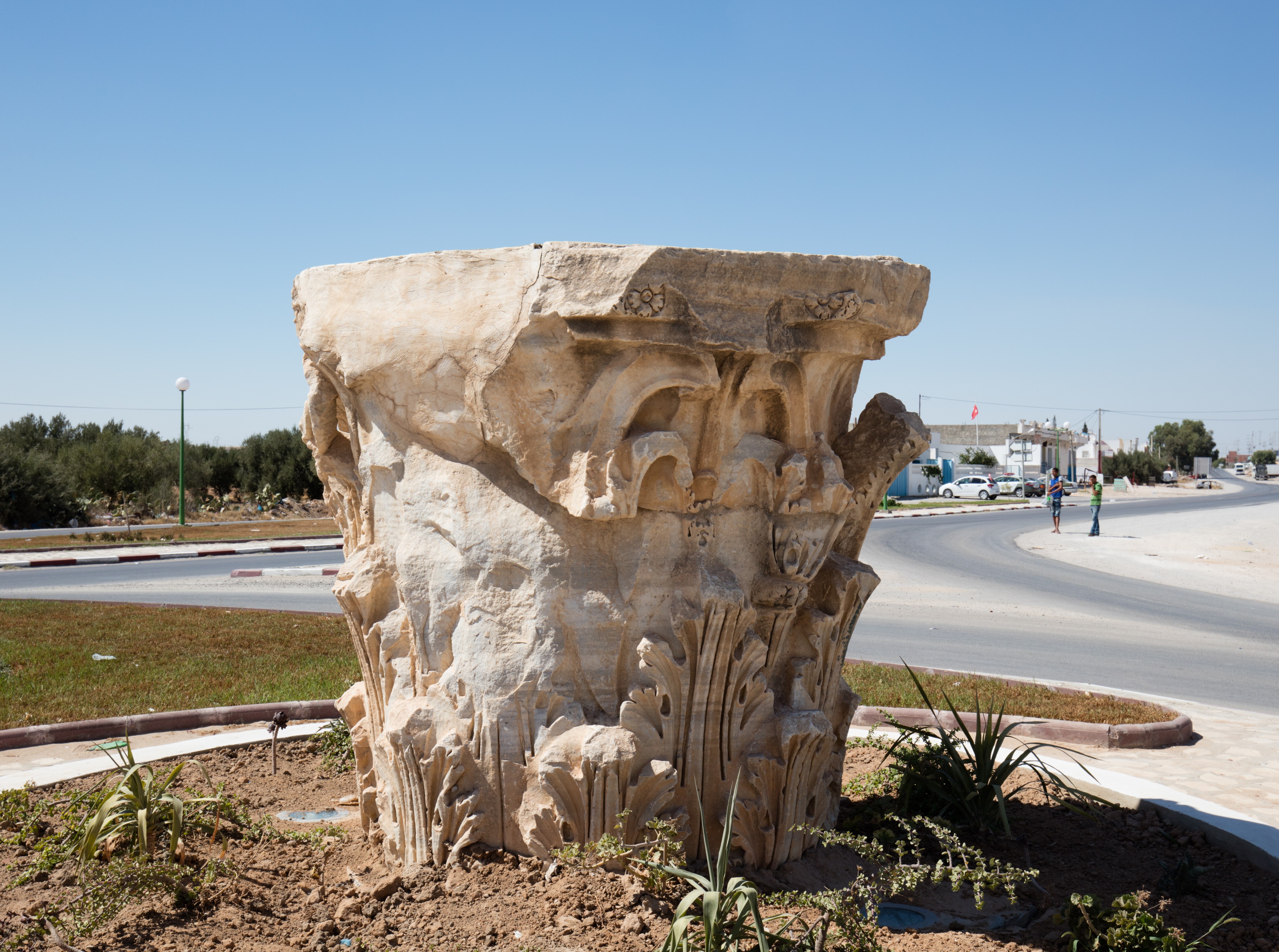 Gran capitel corintio, El Jem, Túnez, 2016-09-04, DD 04