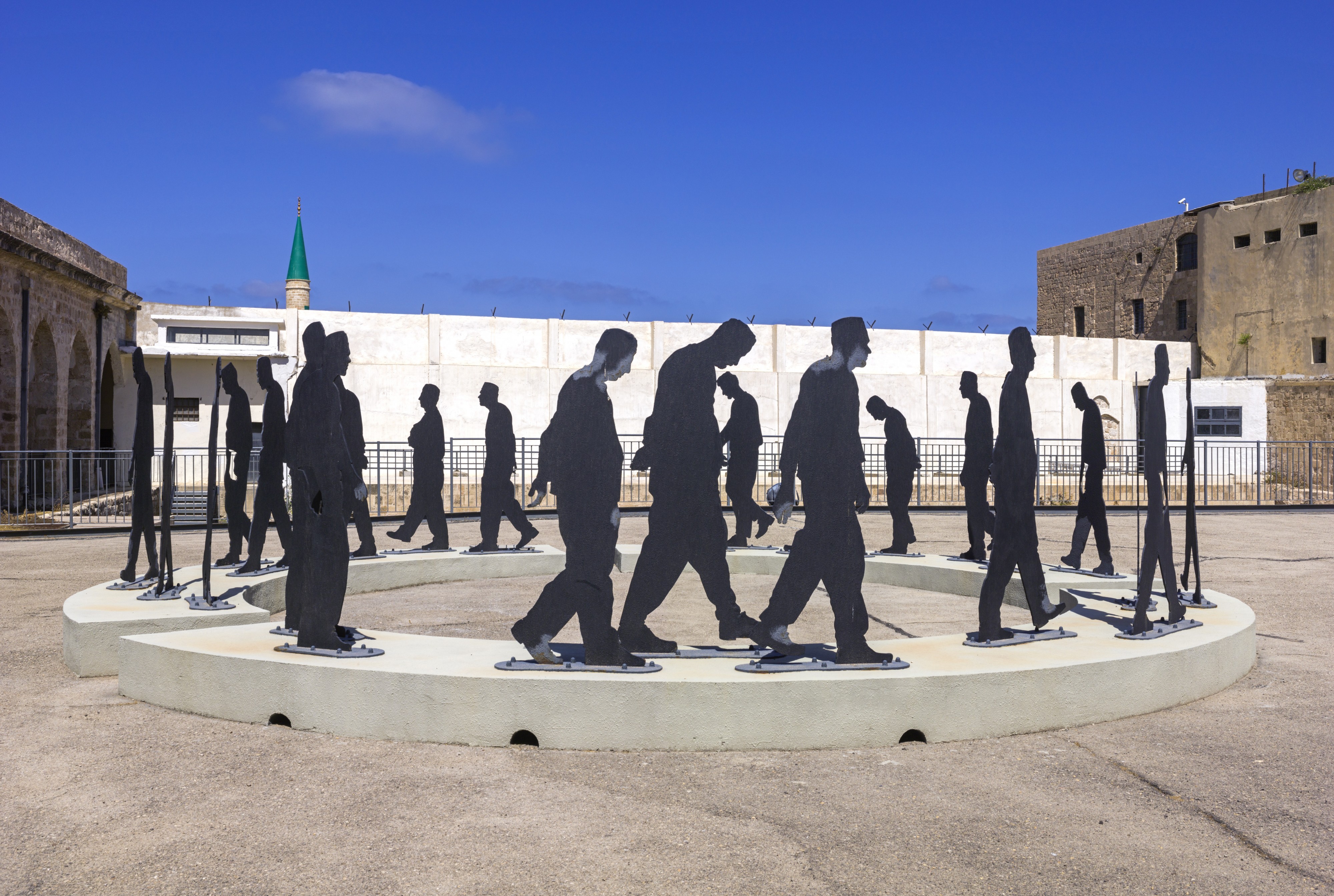 ISR-2015-Acre-Museum of the Underground Prisoners-Daily Stroll of Prisoners (sculpture) 01