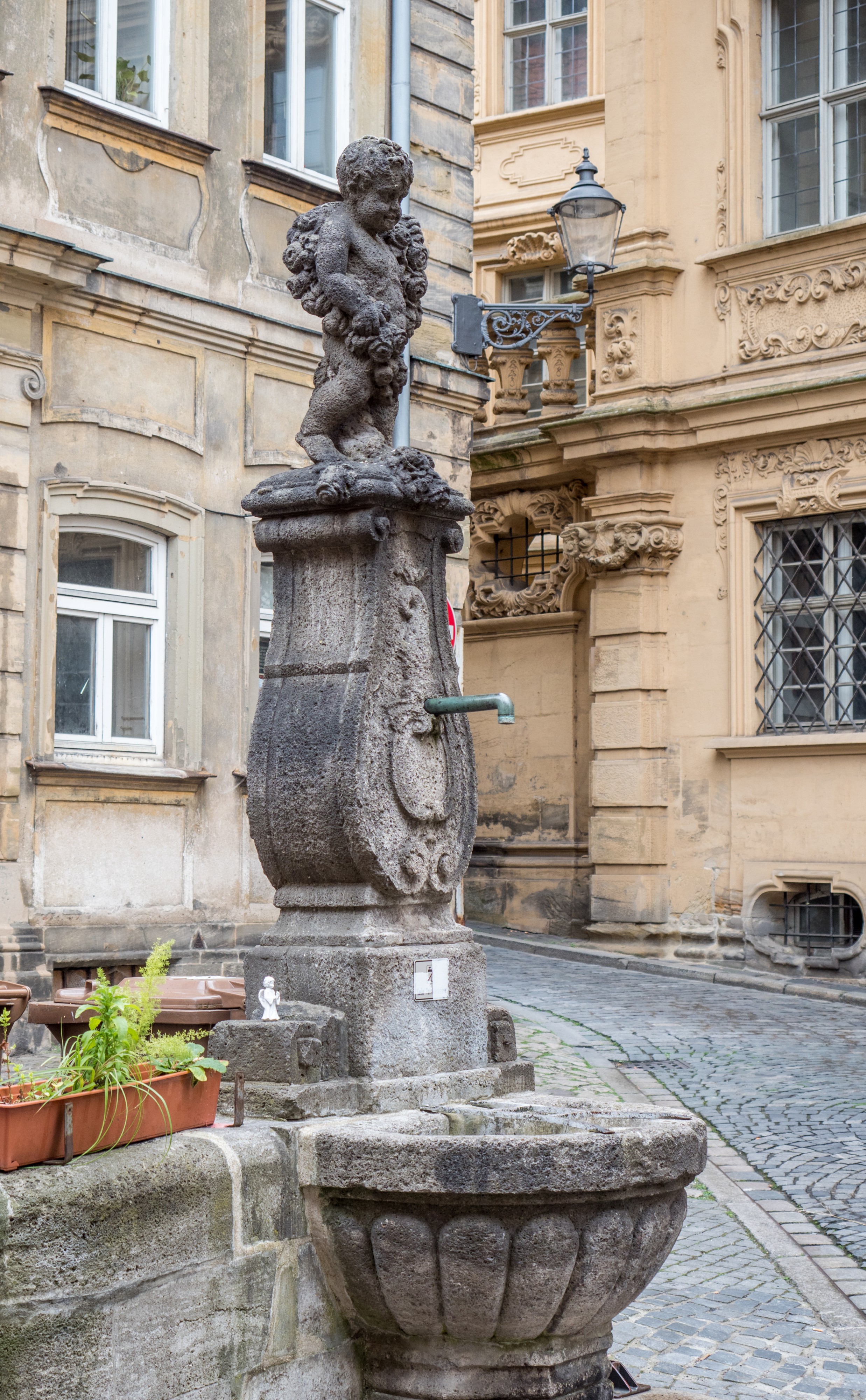 Judenstrasse Brunnen 17RM0743