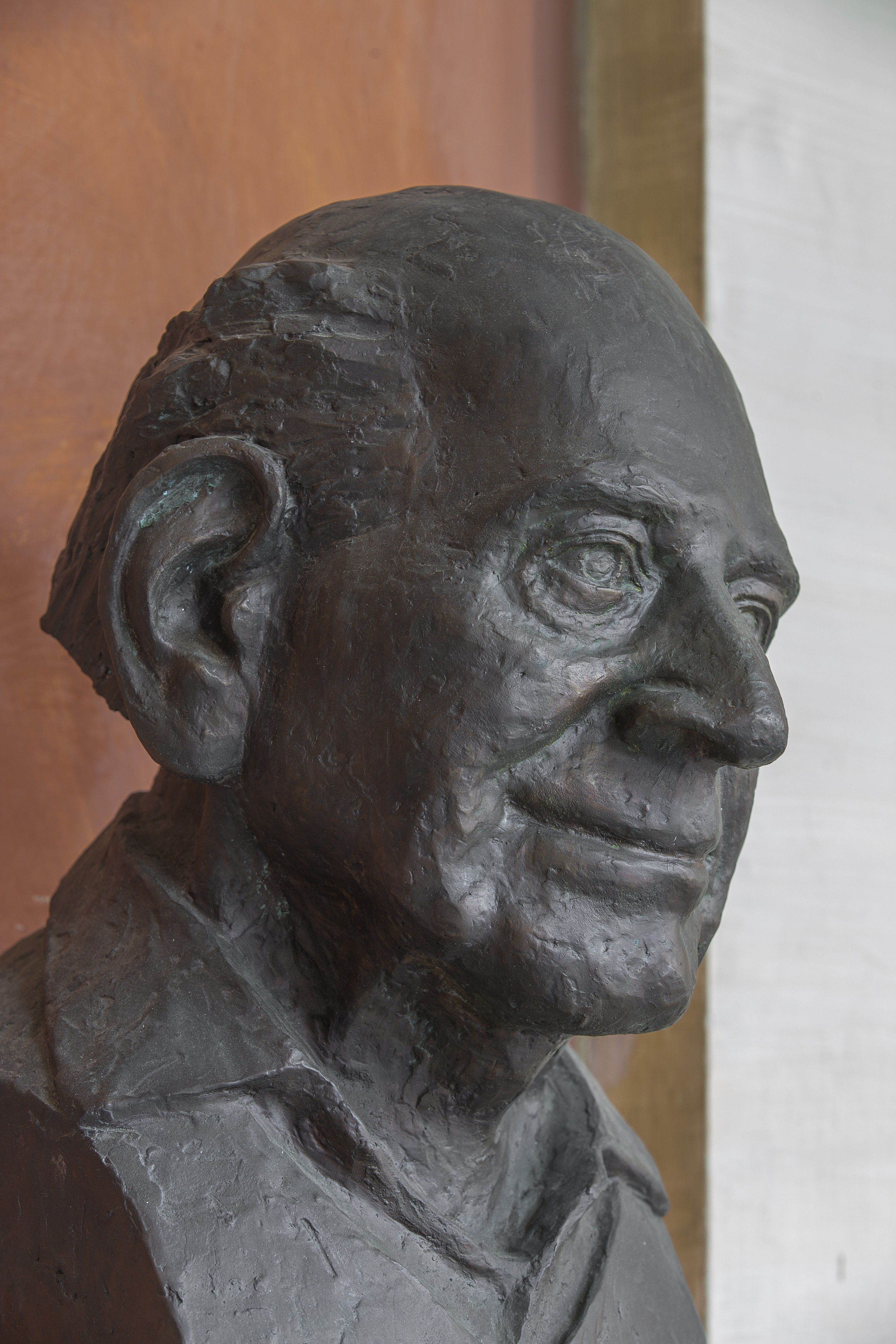 Karl Popper (1902-1994), Nr. 104 bust (bronce) in the Arkadenhof of the University of Vienna-2486