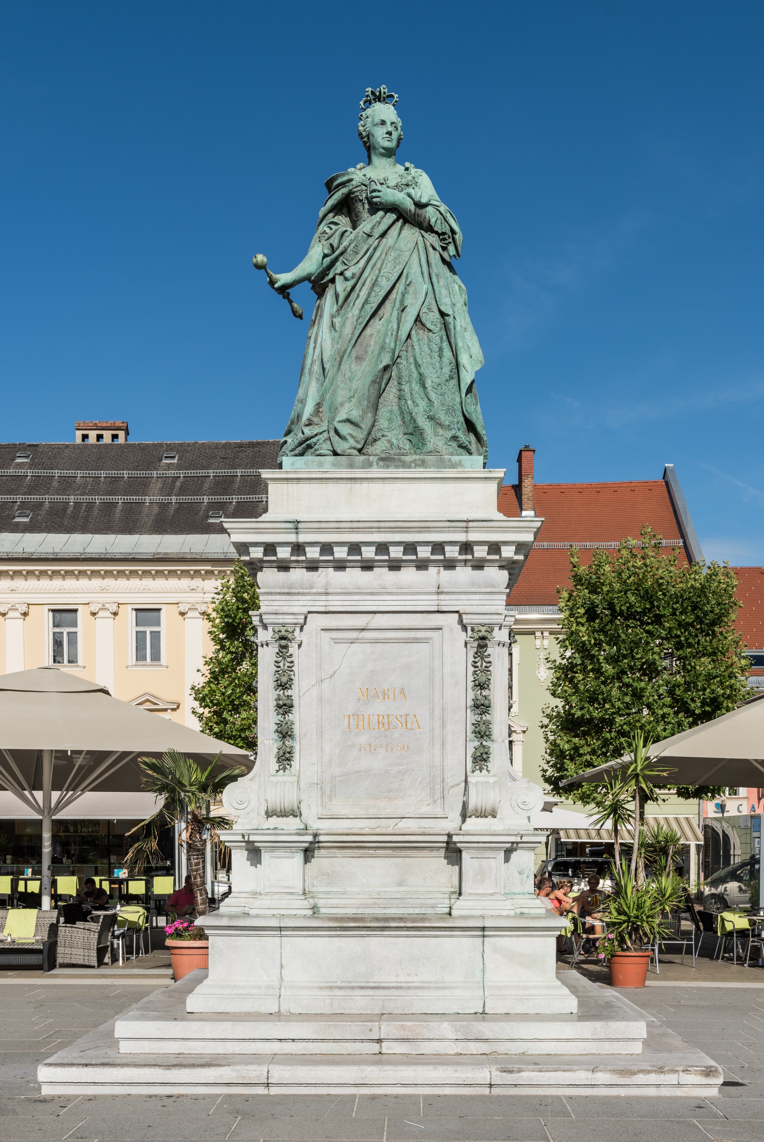Klagenfurt Neuer Platz Ost-Seite Maria-Theresien-Denkmal 02082016 3405