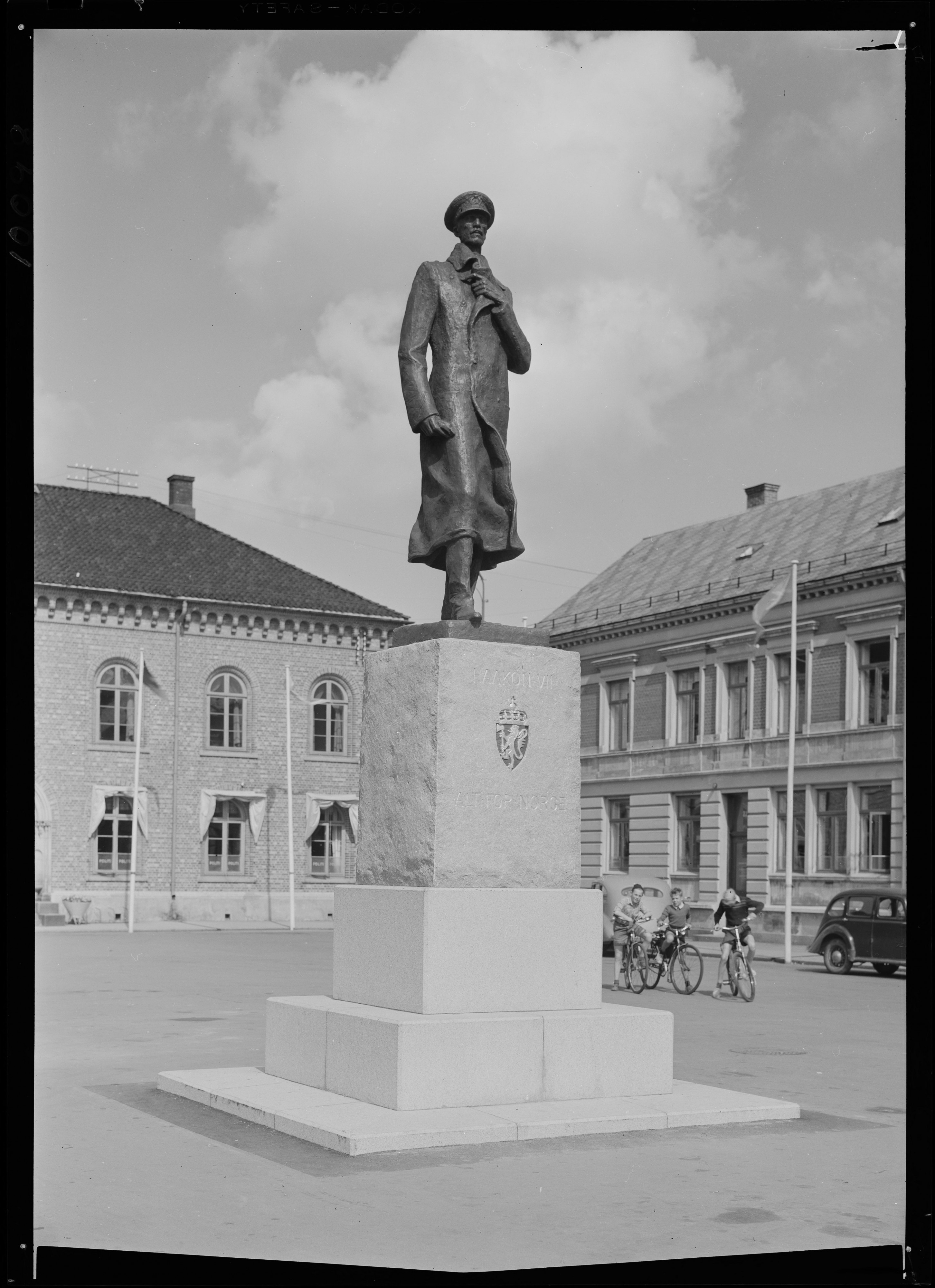 Kong Haakon statuen, Kristiansand - no-nb digifoto 20151021 00035 NB MIT FNR 10099