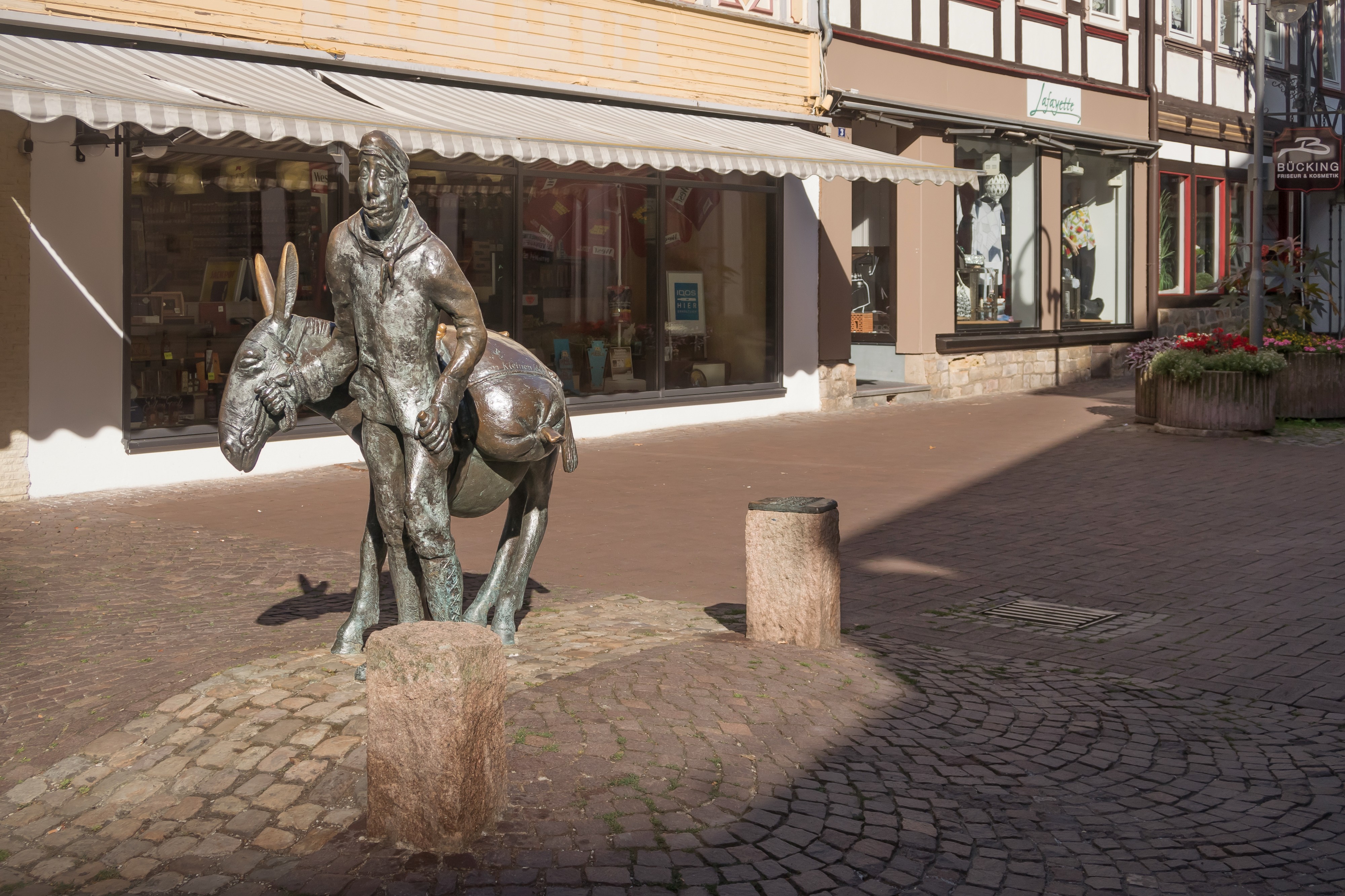 Osterode am Harz, sculptuur der Eseltreiber van Helmut Moos IMG 4879 2018-07-03 18.12