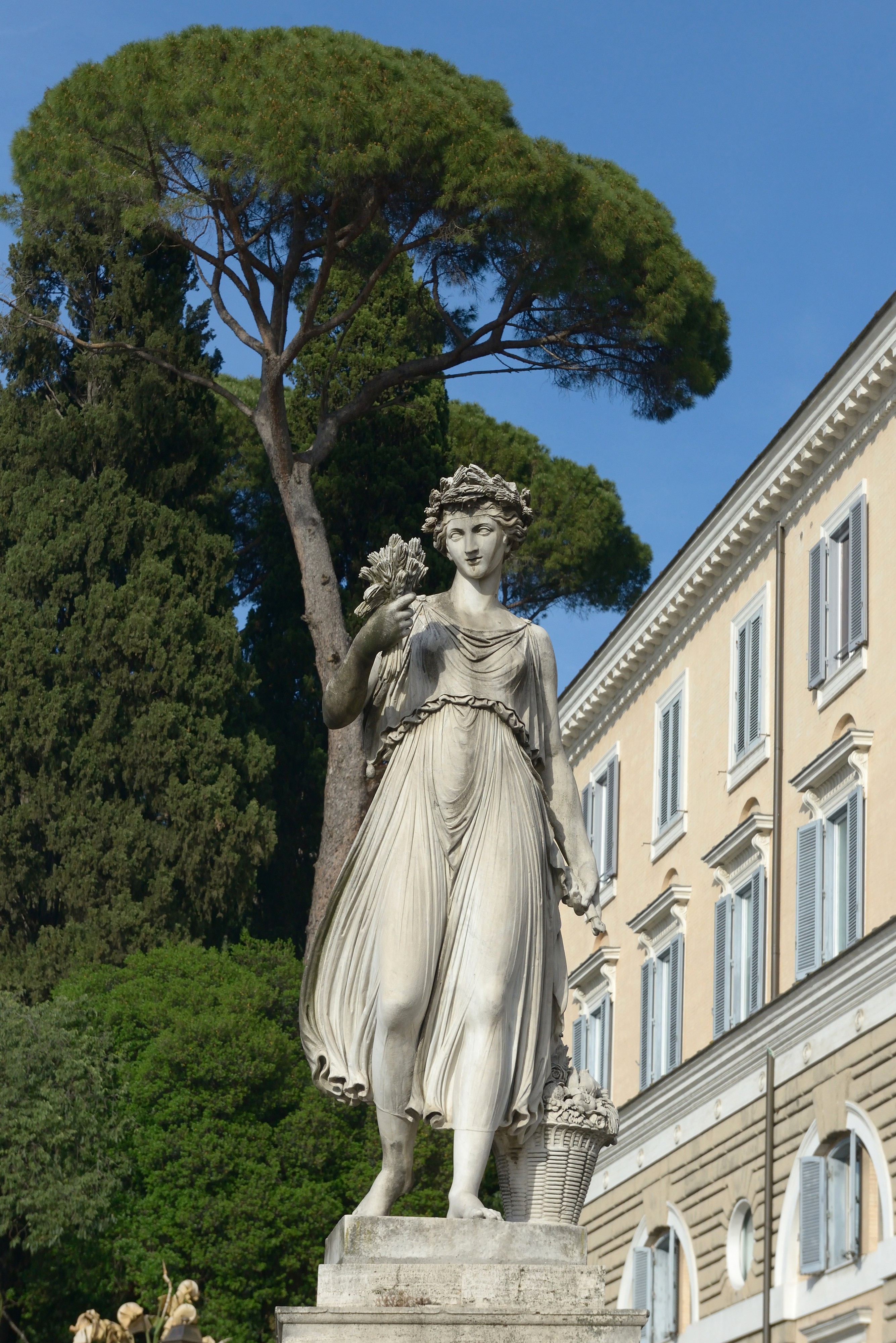 Piazza del Popolo statua di Flora Roma