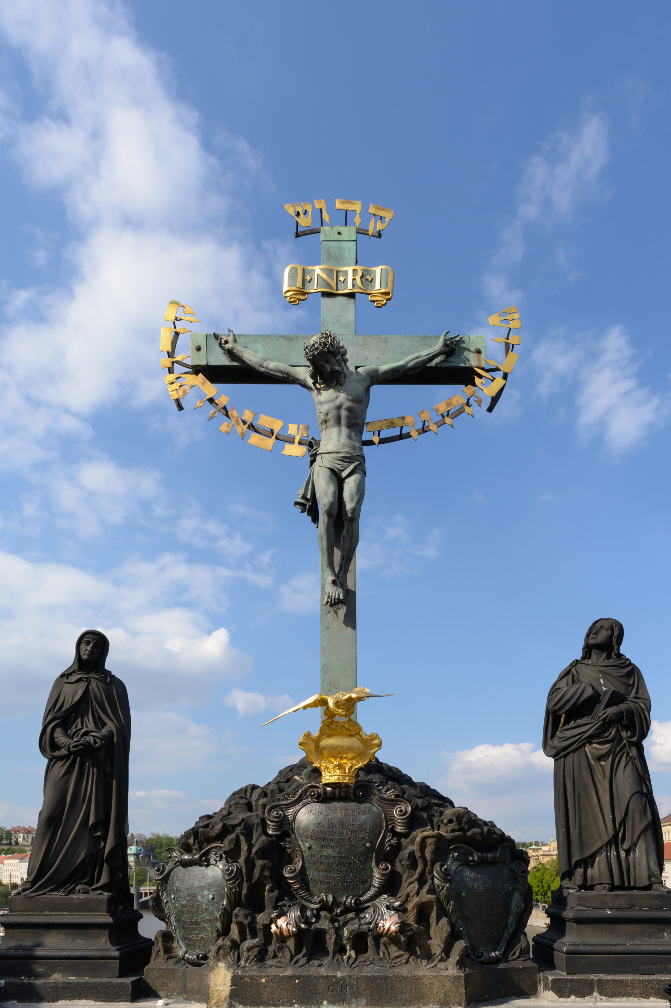 Praha Charles Bridge Crucifix 01