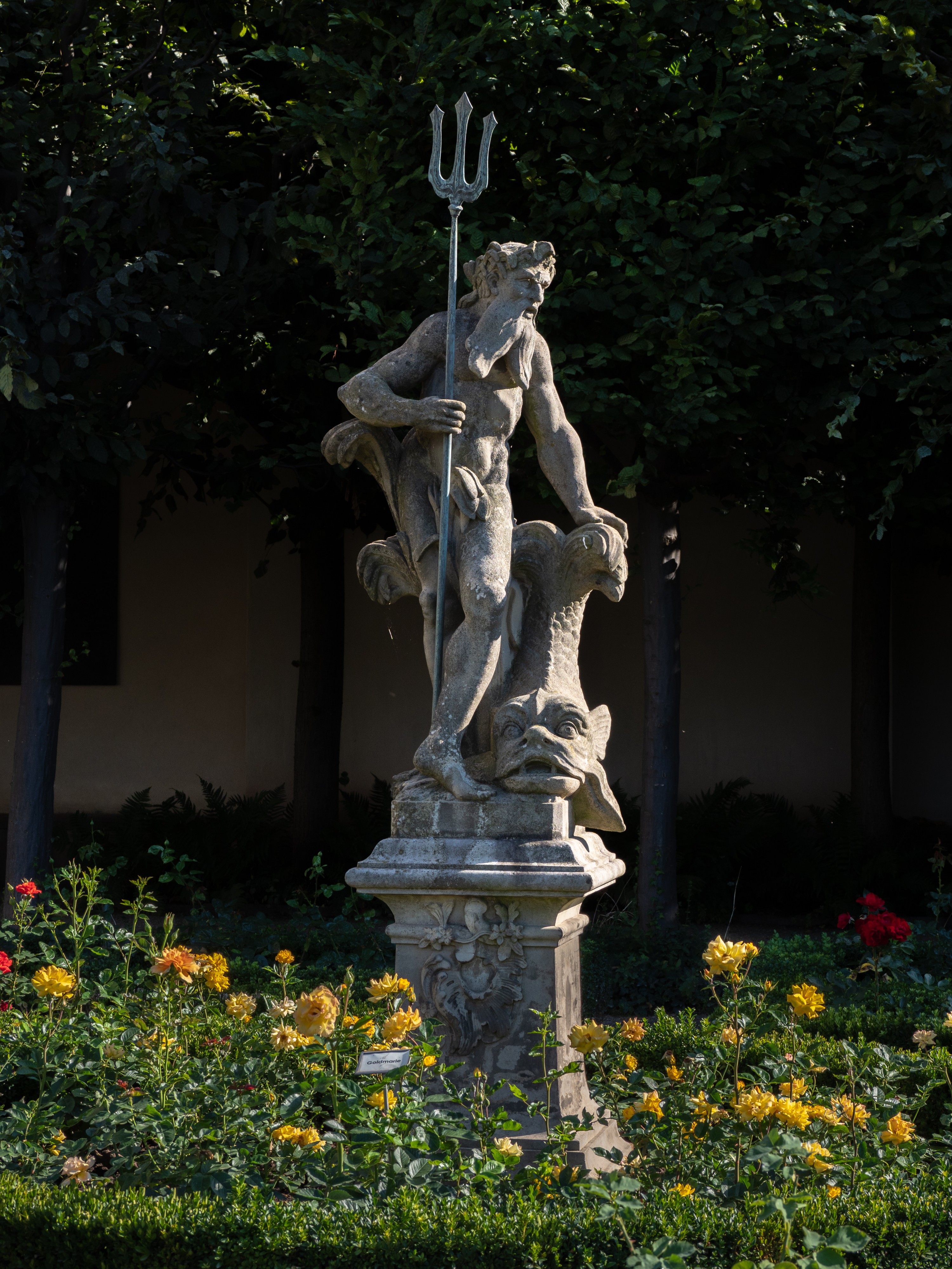 Rosengarten Neptun statue 7254774
