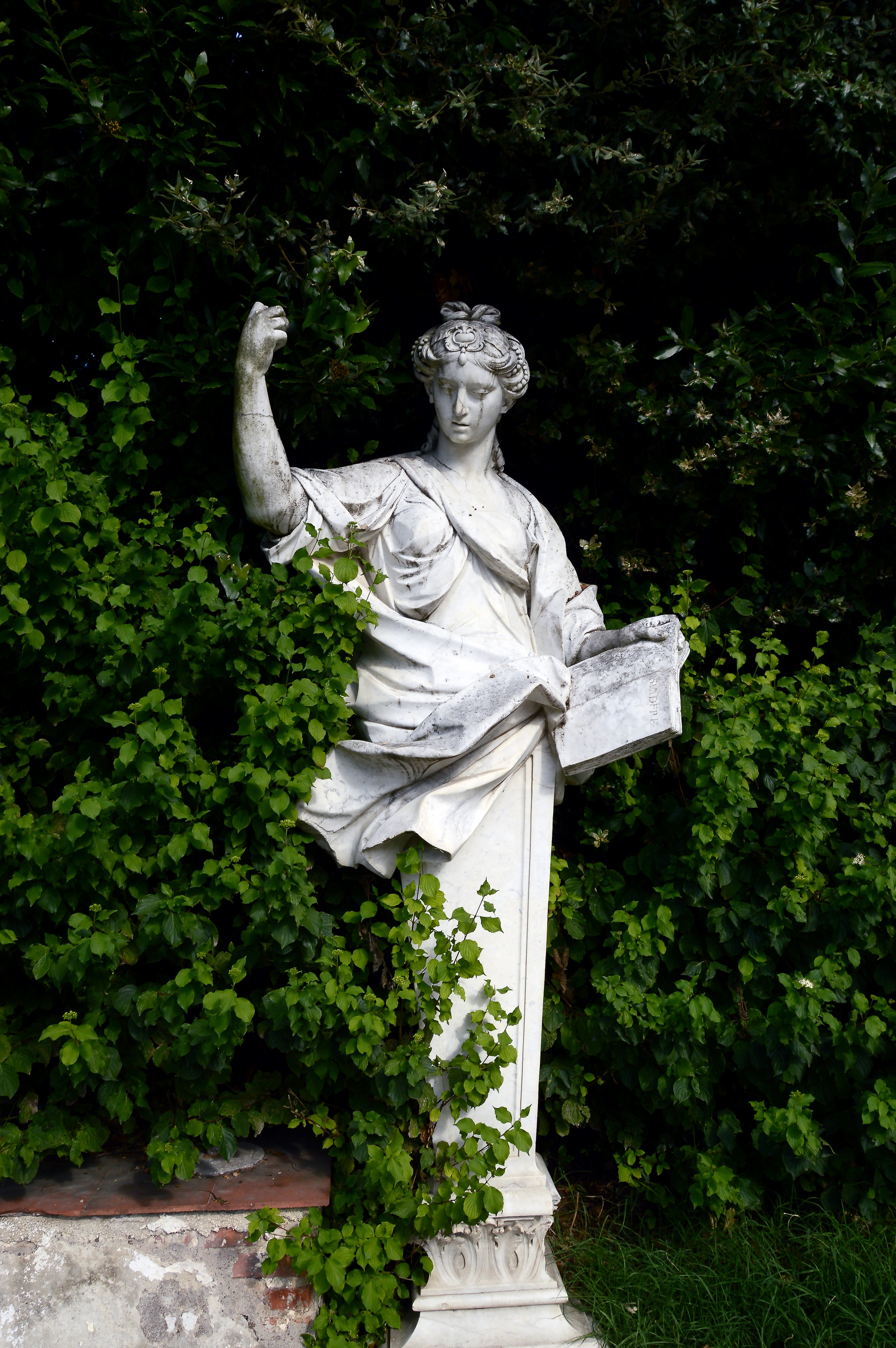 Royal Park of the Palace of Caserta - Statue