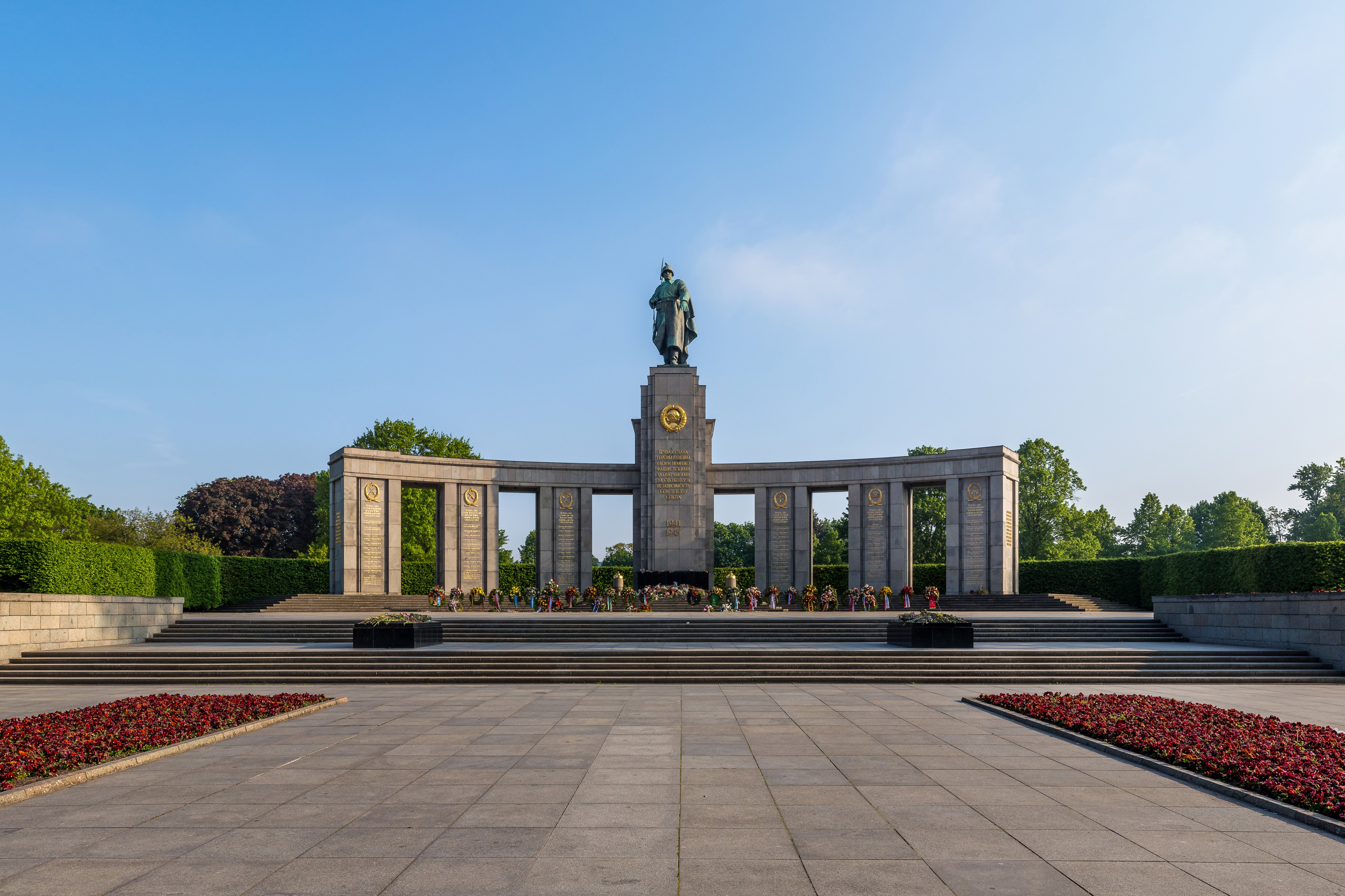 Sowjetisches Ehrenmal, Tiergarten, Berlin, 170514, ako-2