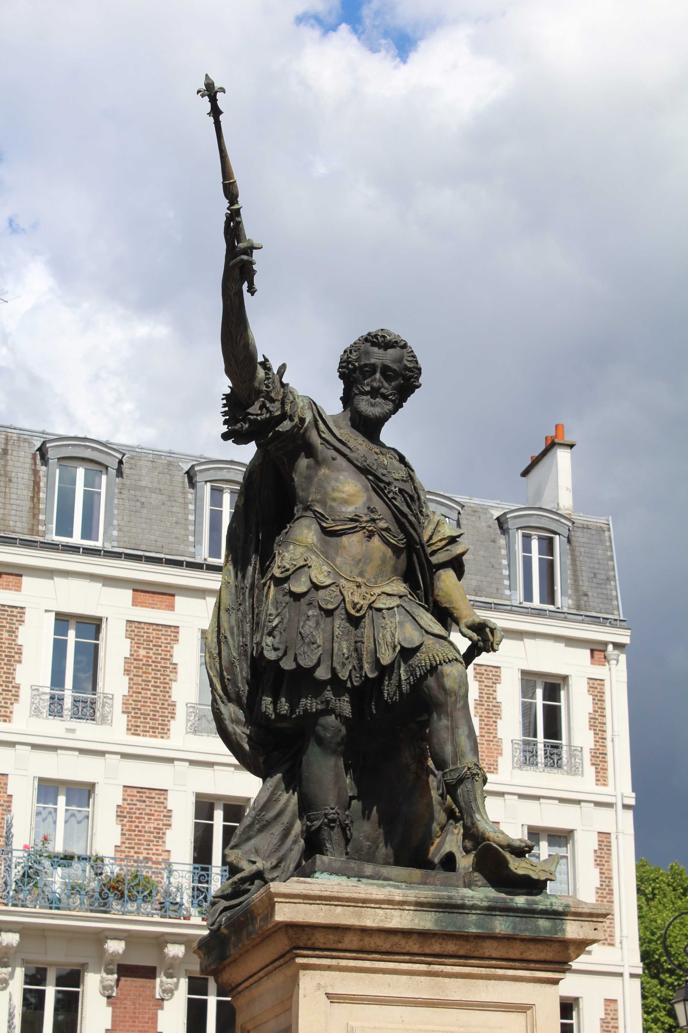 Statue Henri IV Charenton Pont 2