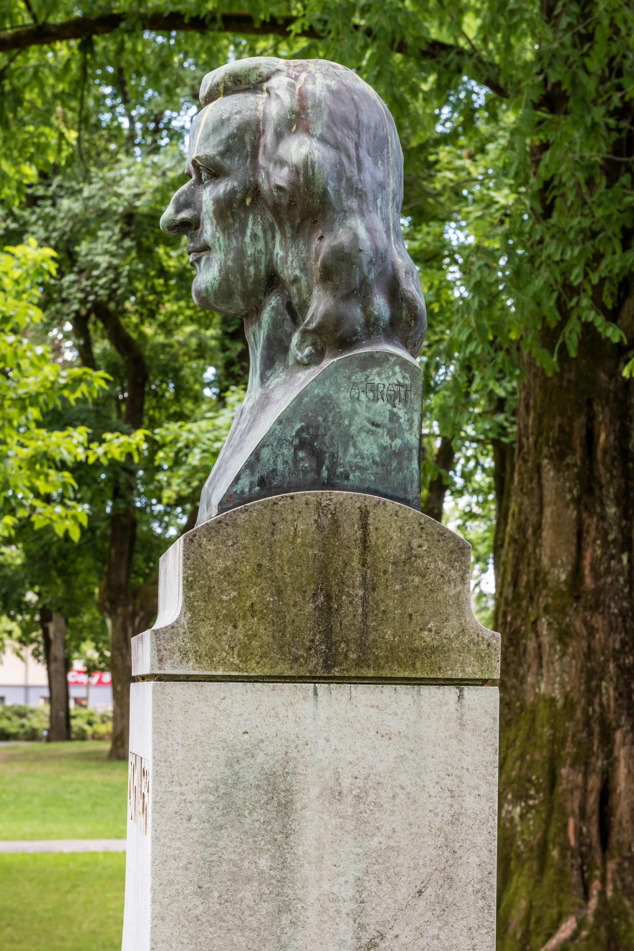 Villach Peraustraße Schillerpark Bronze-Büste Friedrich Schiller 26062018 3655
