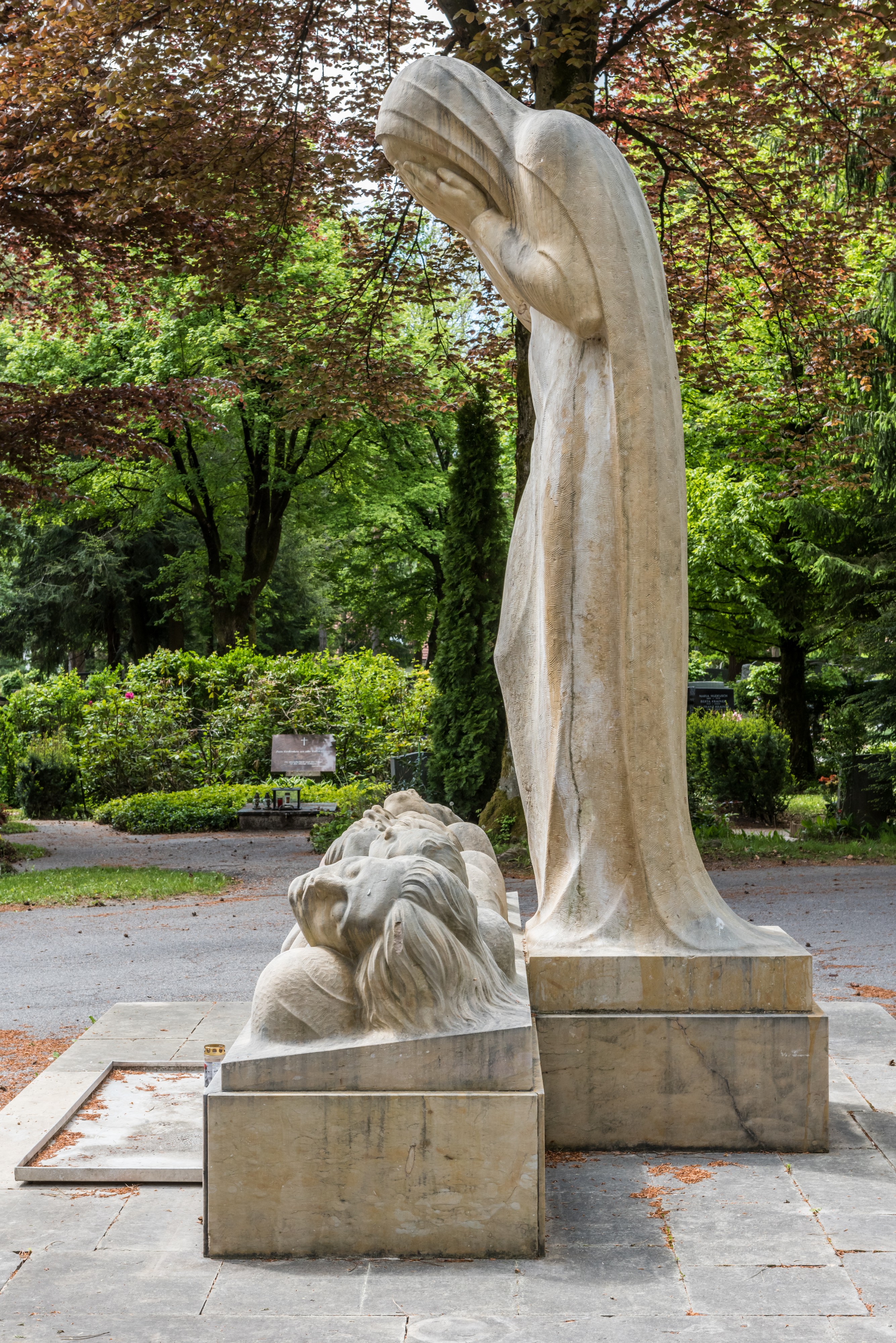 Villach Sankt Martin Waldfriedhof Kriegerdenkmal von Josef Dobner 10052017 8389
