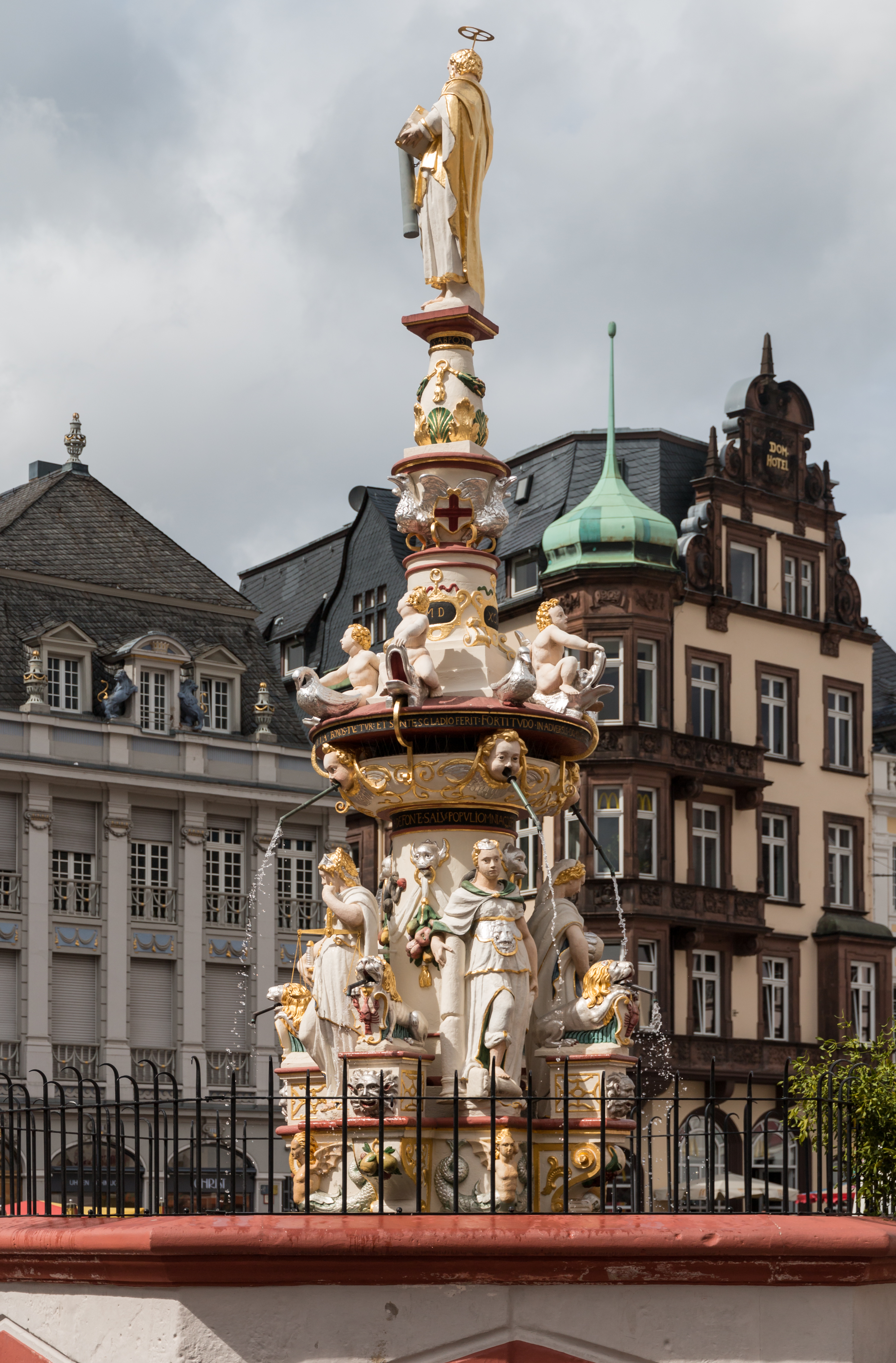 Trier, Petrusbrunnen -- 2015 -- 7528