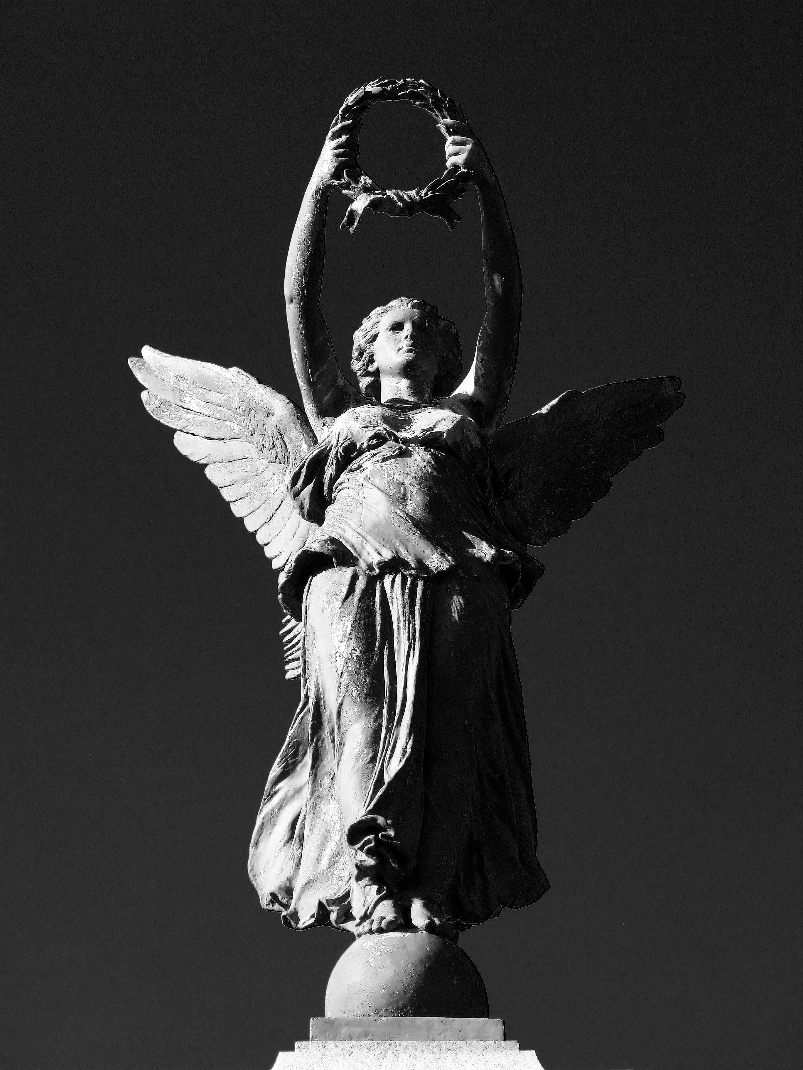 War Memorial in Victoria Park close view