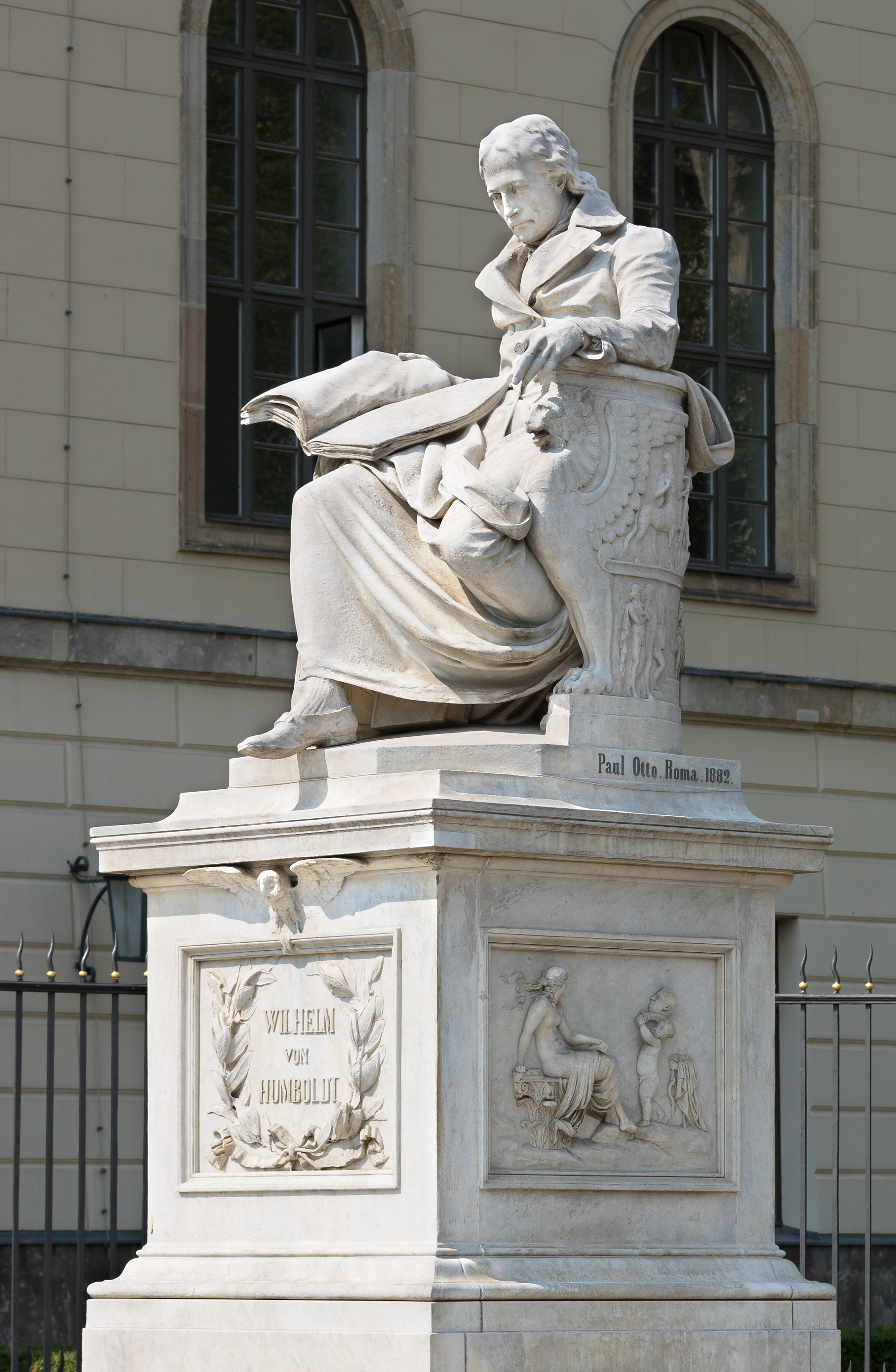Wilhelm von Humboldt Denkmal - Humboldt Universität zu Berlin