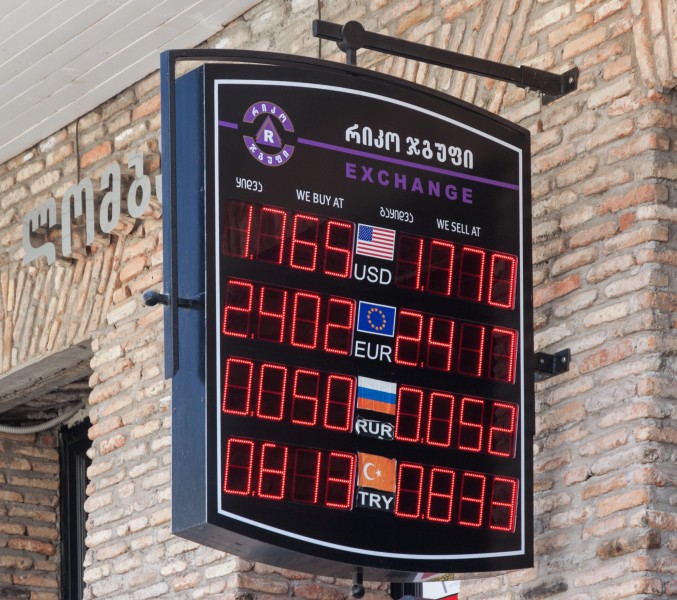 2014 Tbilisi, Tablica elektroniczna z kursami walut