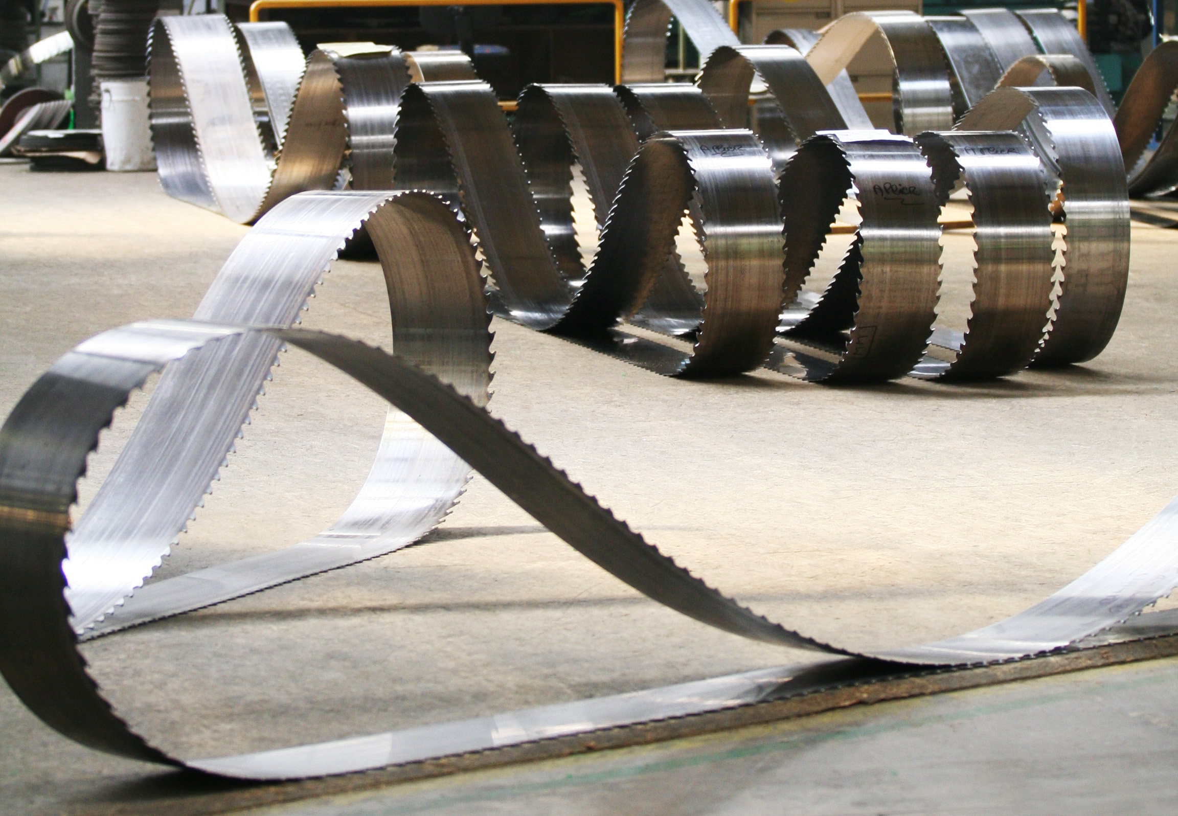 Band-saw-blade MFLS