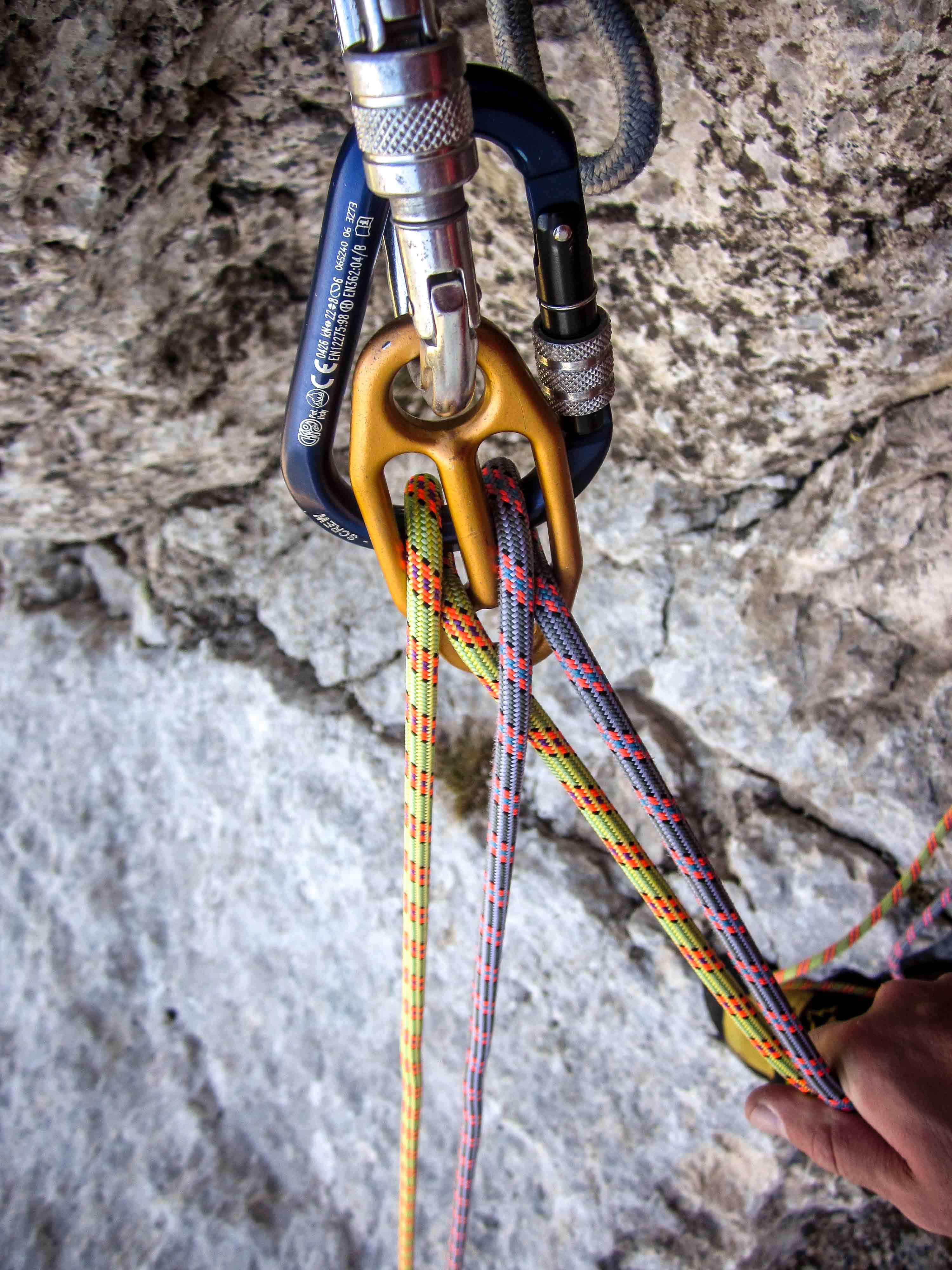 Belay gi-gi
