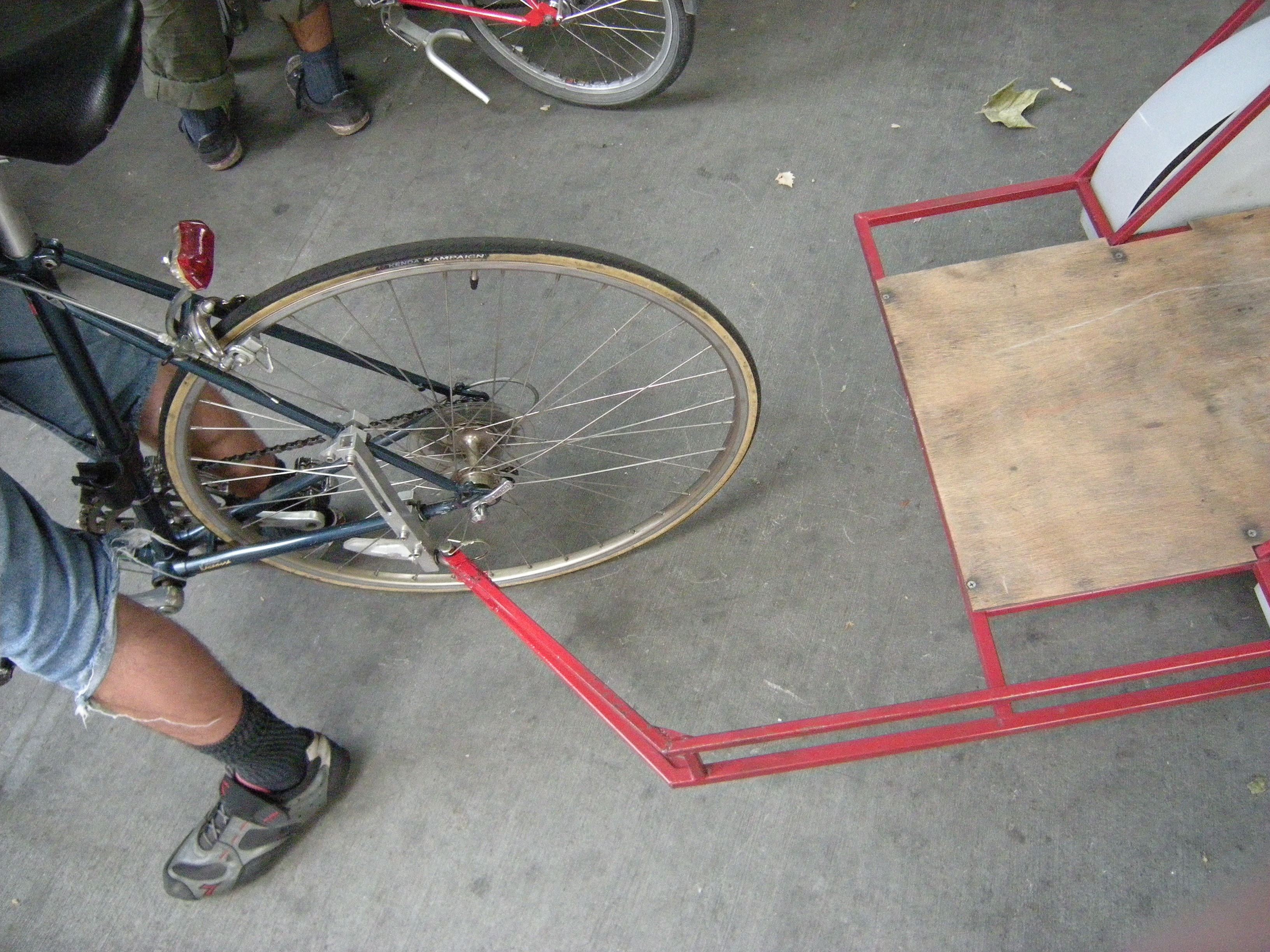 Bike trailer hinge 01