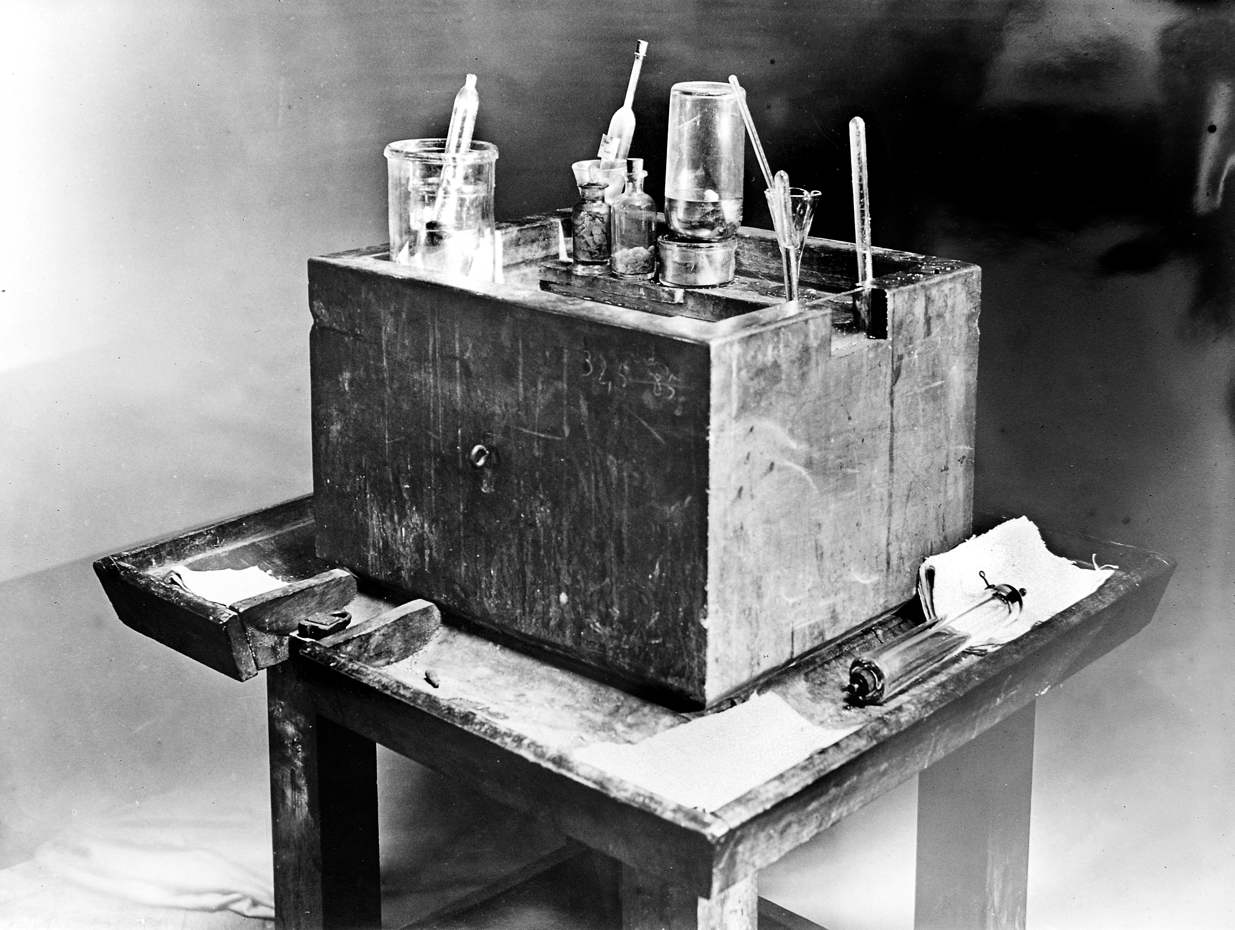 Chemistry apparatus used by Berthelot Wellcome M0018752