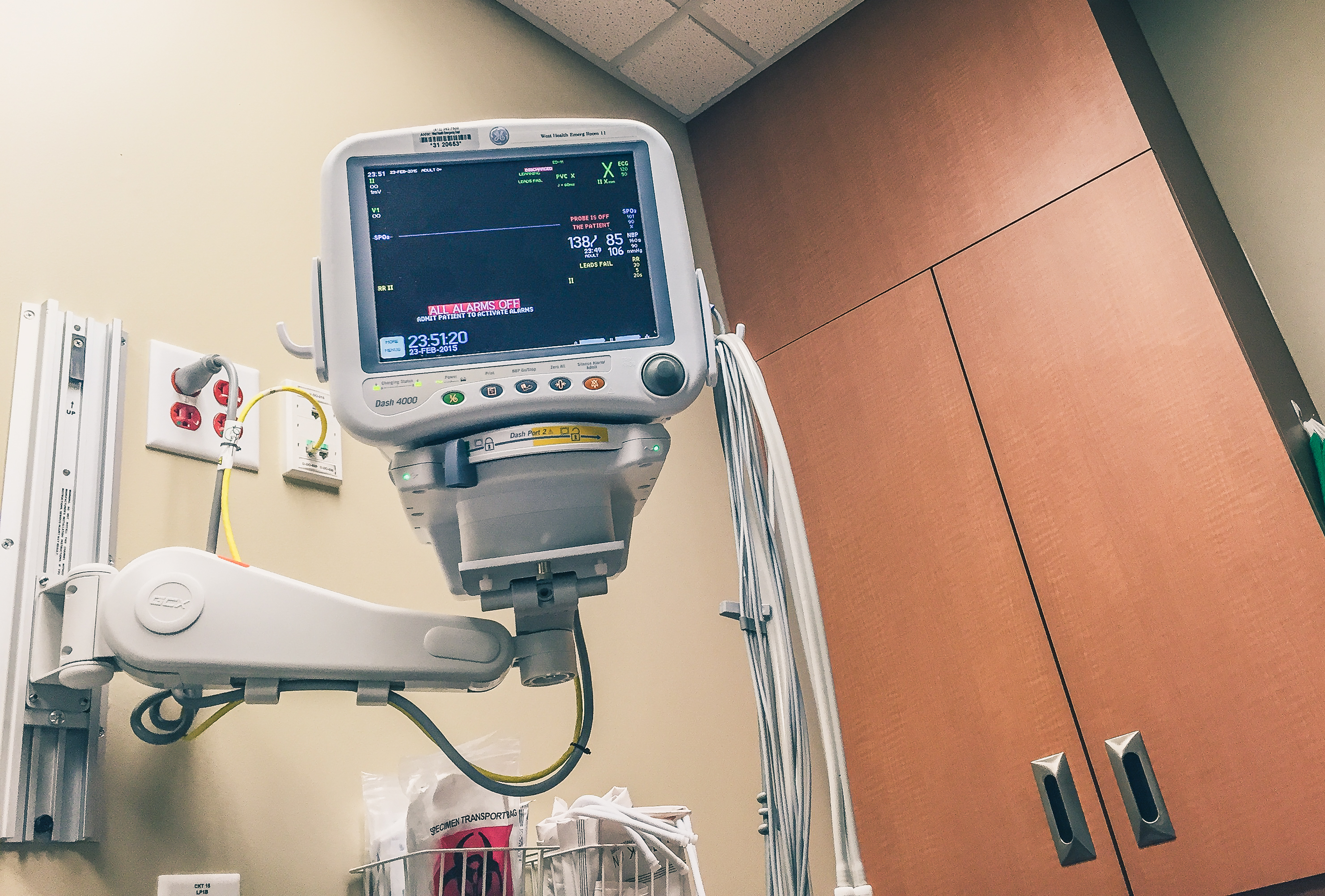Emergency Room (18359923719)