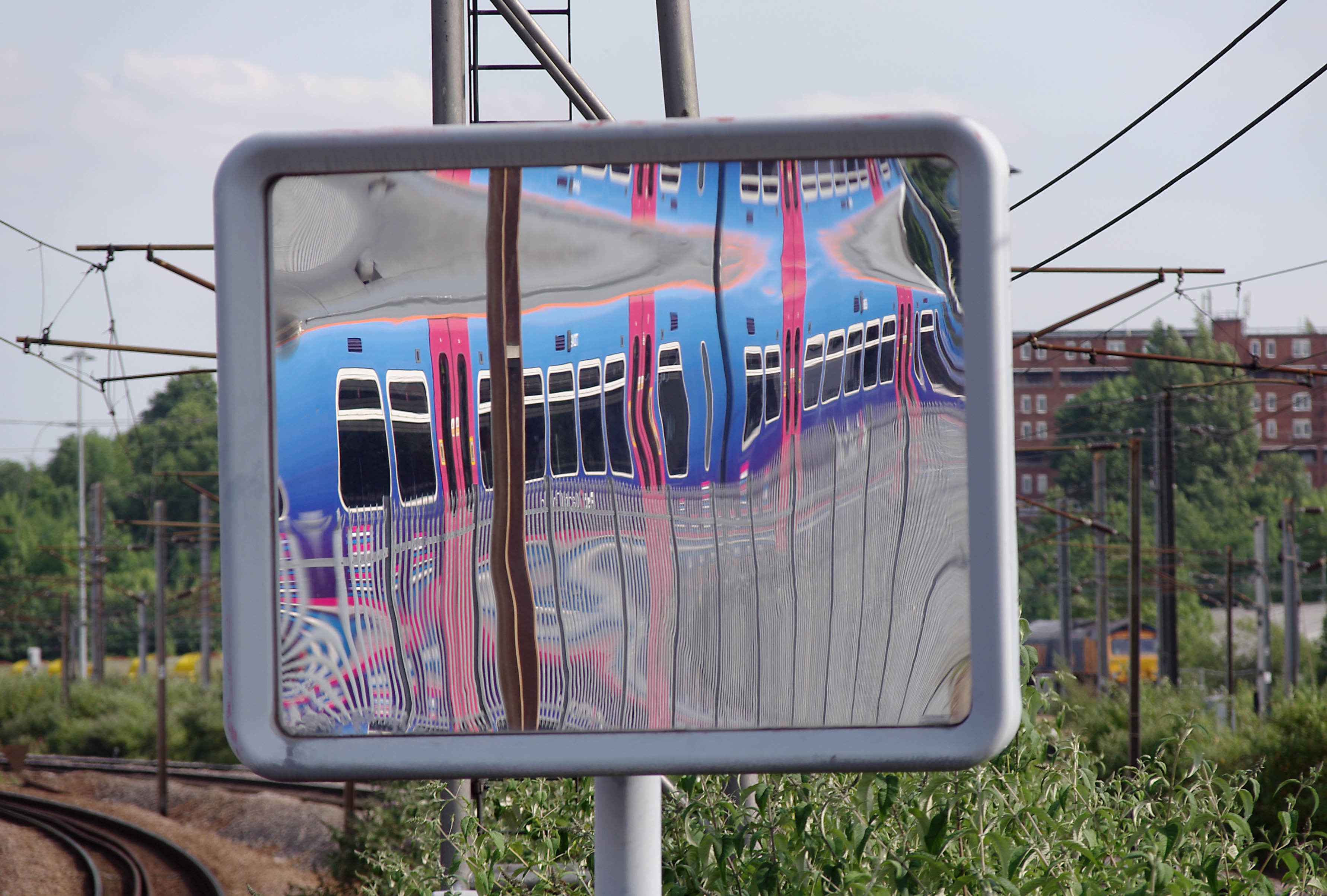 Hornsey railway station MMB 17 365XXX