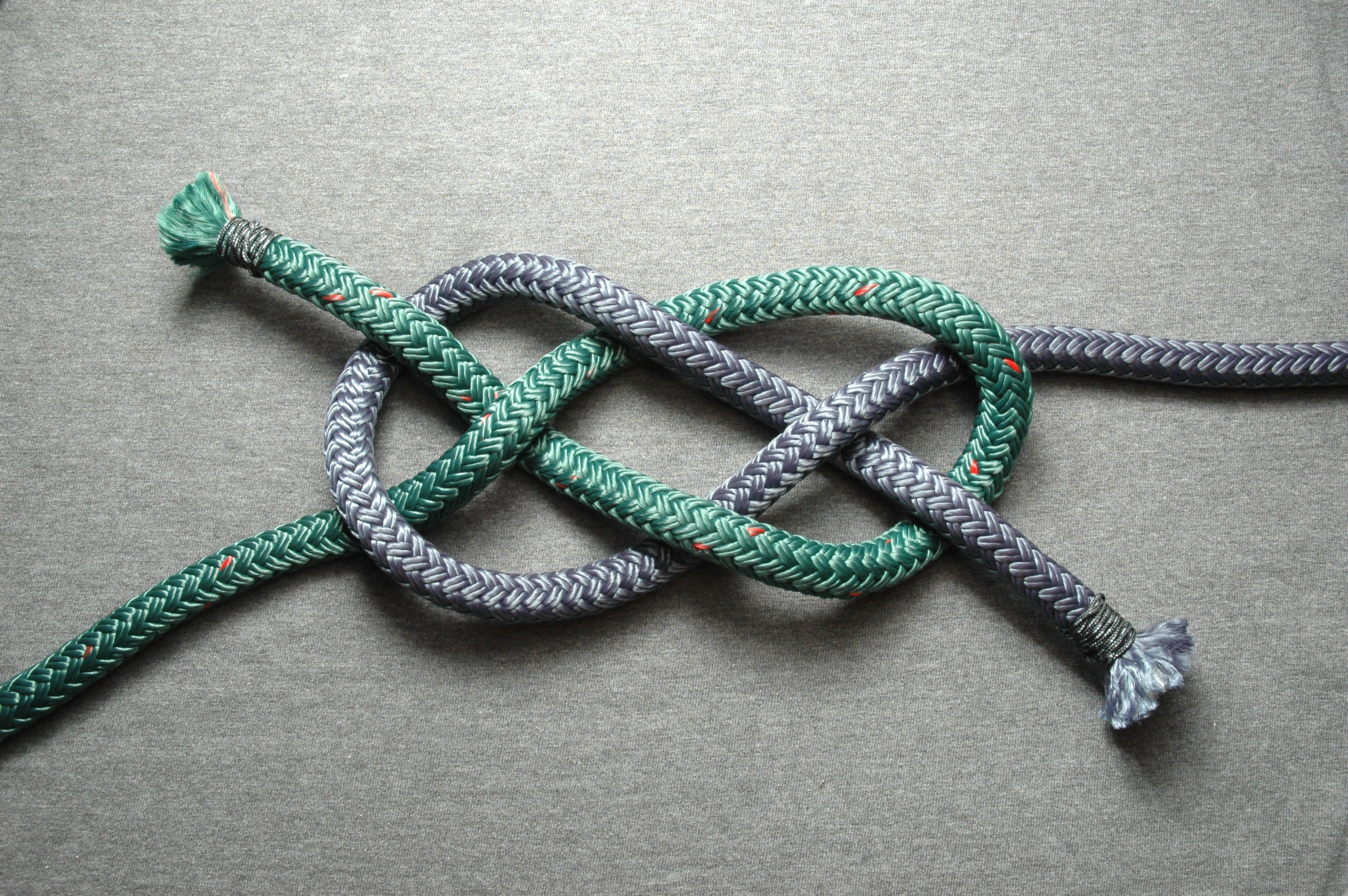 Knife-lanyard-knot-ABOK-787-Carrick-start