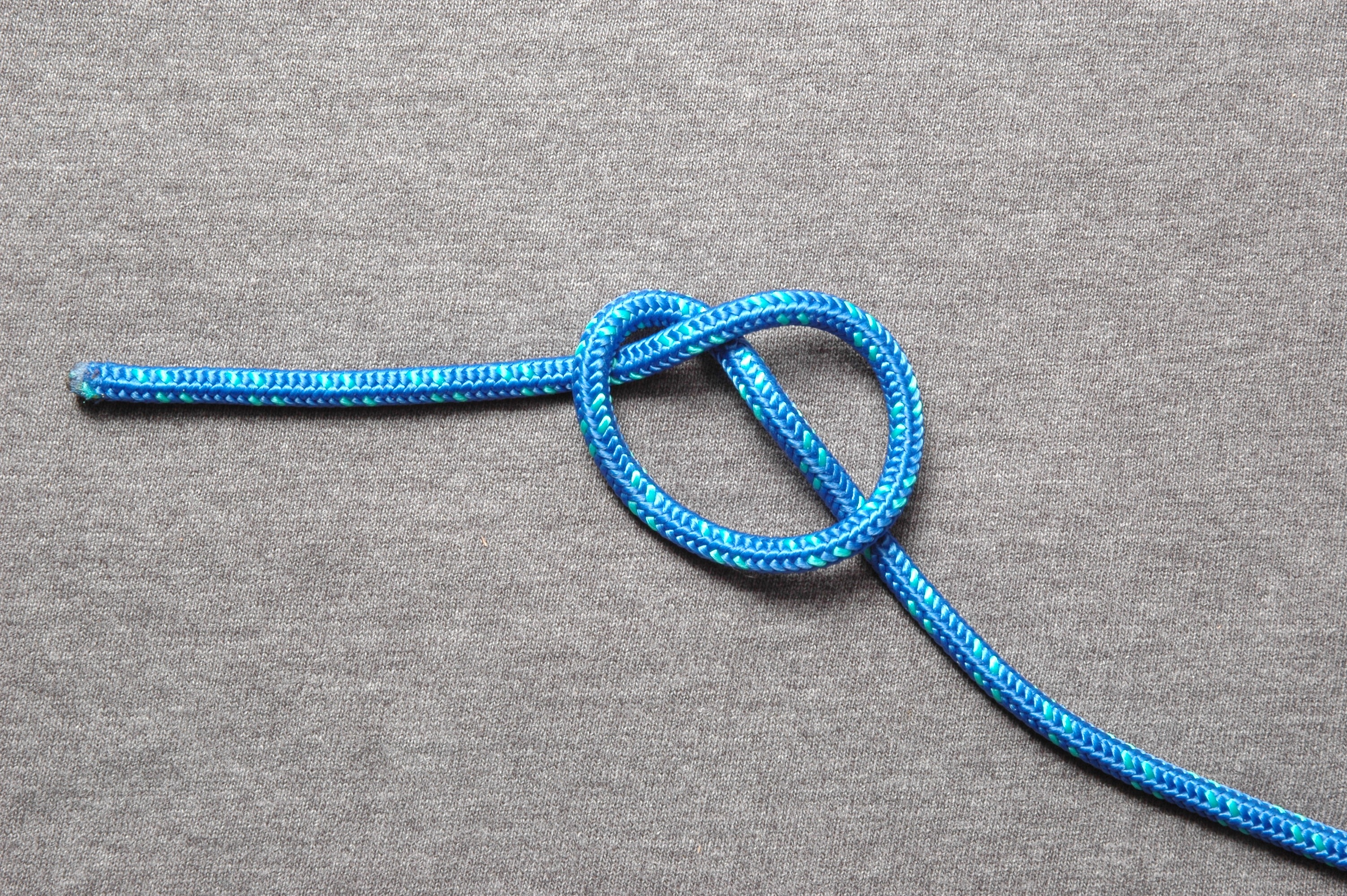 Marlinespike-hitch-ABOK-2030-Step2