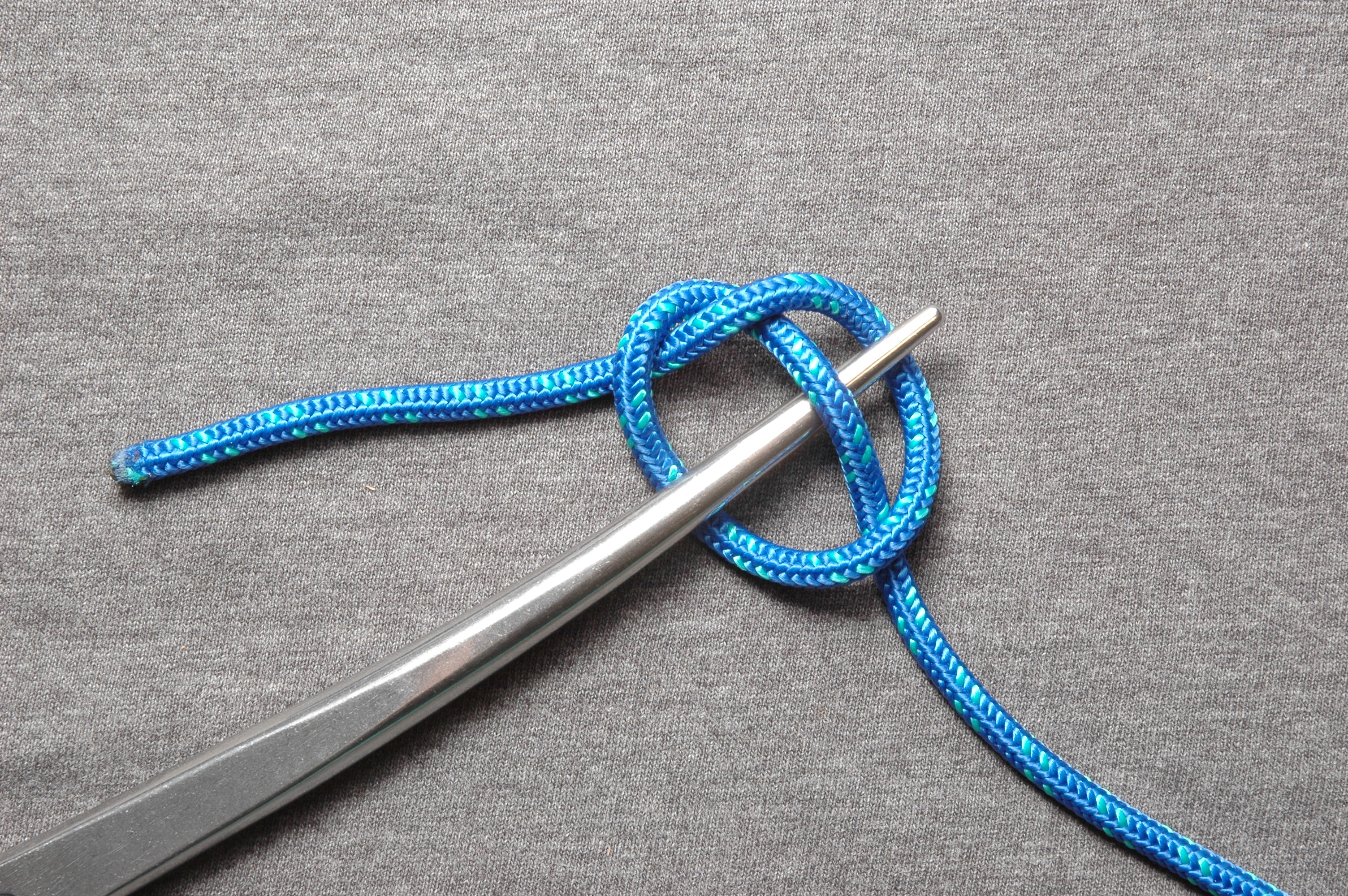 Marlinespike-hitch-ABOK-2030-Step3