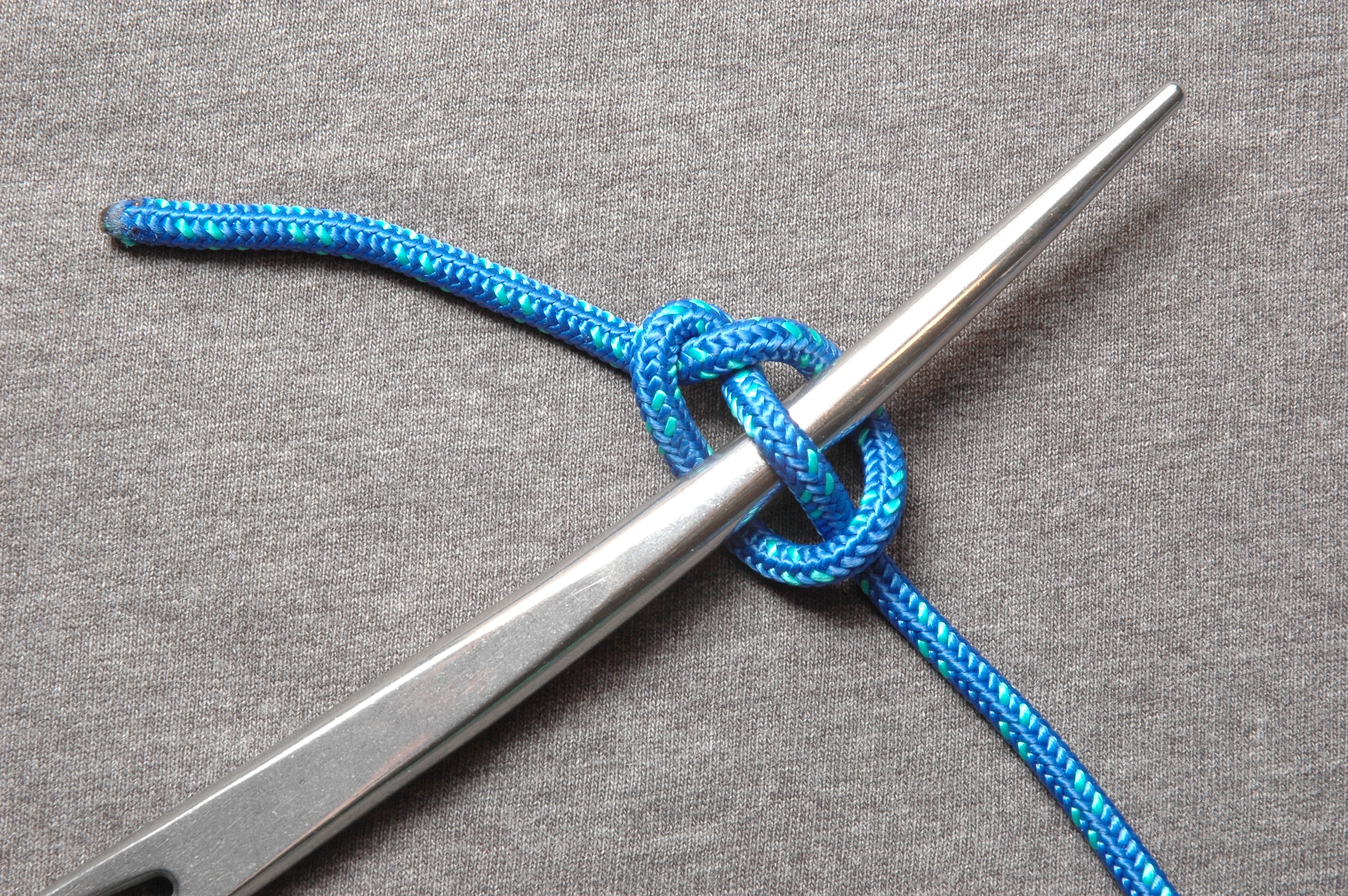 Marlinespike-hitch-ABOK-2030-Step4