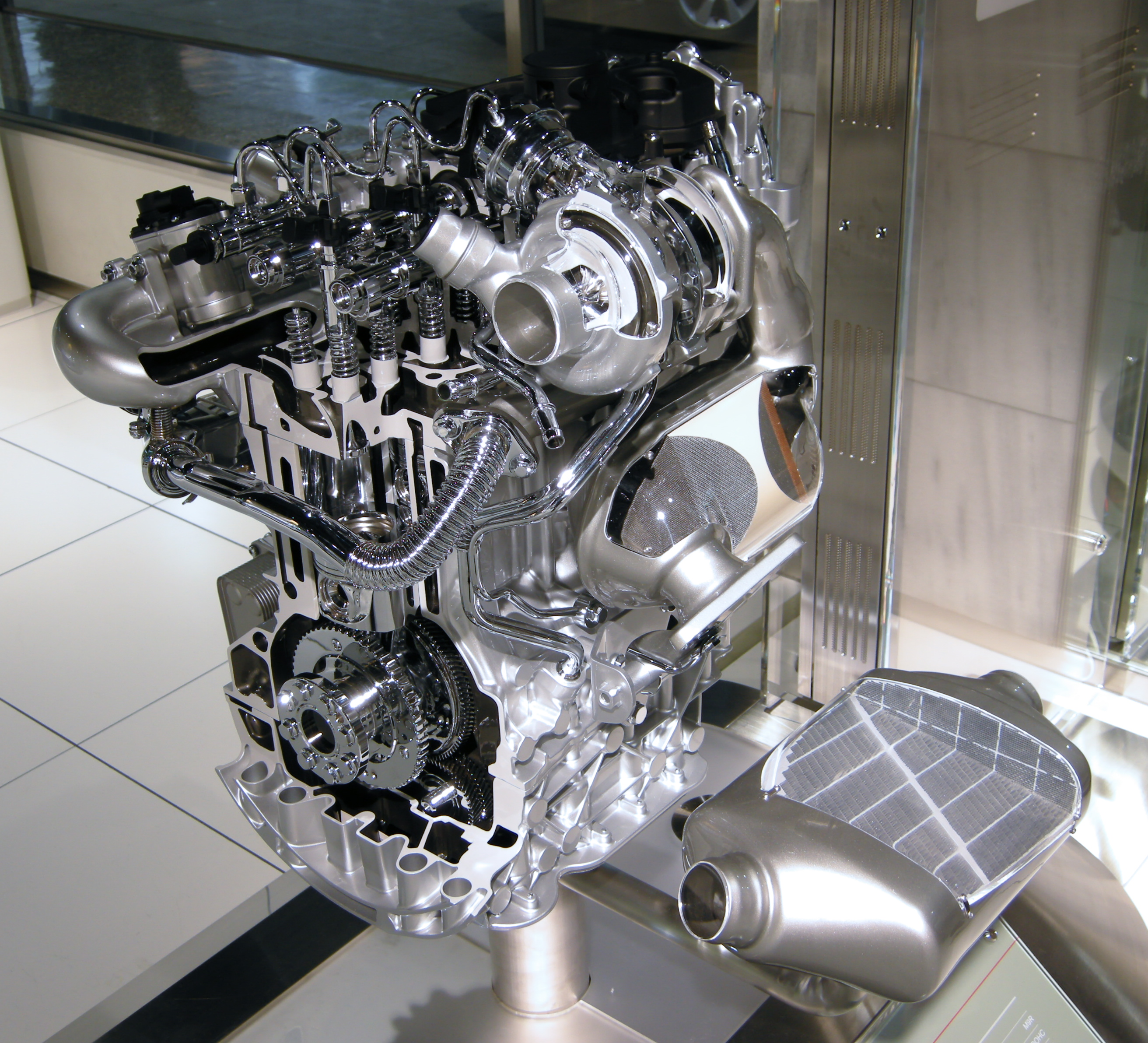 Nissan M9R Engine 01