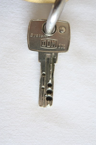 DOM Sicherheitsschlüssel mit quer liegendem Schloss 2010 PD 2
