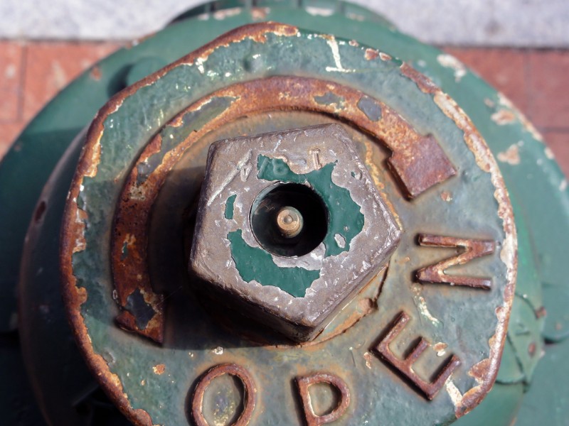 Fire hydrant pentagonal screw