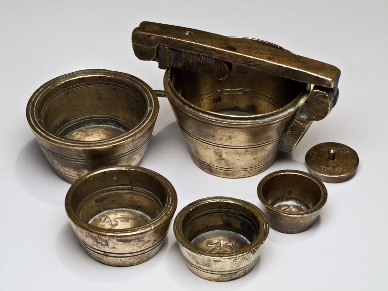 Nested cup weight