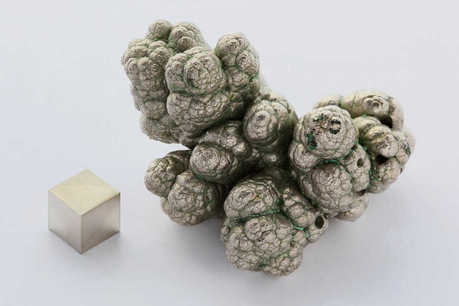 Nickel electrolytic and 1cm3 cube