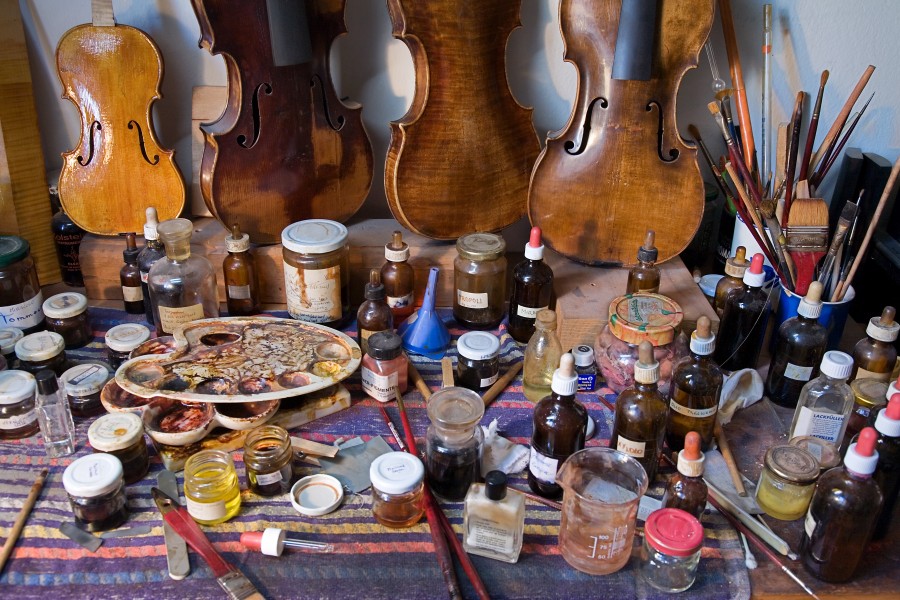 Salzburg - Violin repair shop - 2947